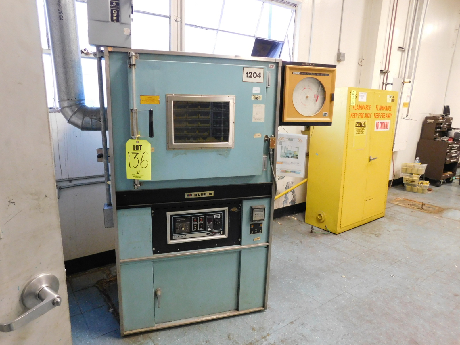 BLUE M OVEN, MODEL DC-256GHP, TEMP RANGE: 343 DEG. C, S/N DC-242, W/ANALOG PROCESS RECORDER (AS PHOTOGRAPHED)-136