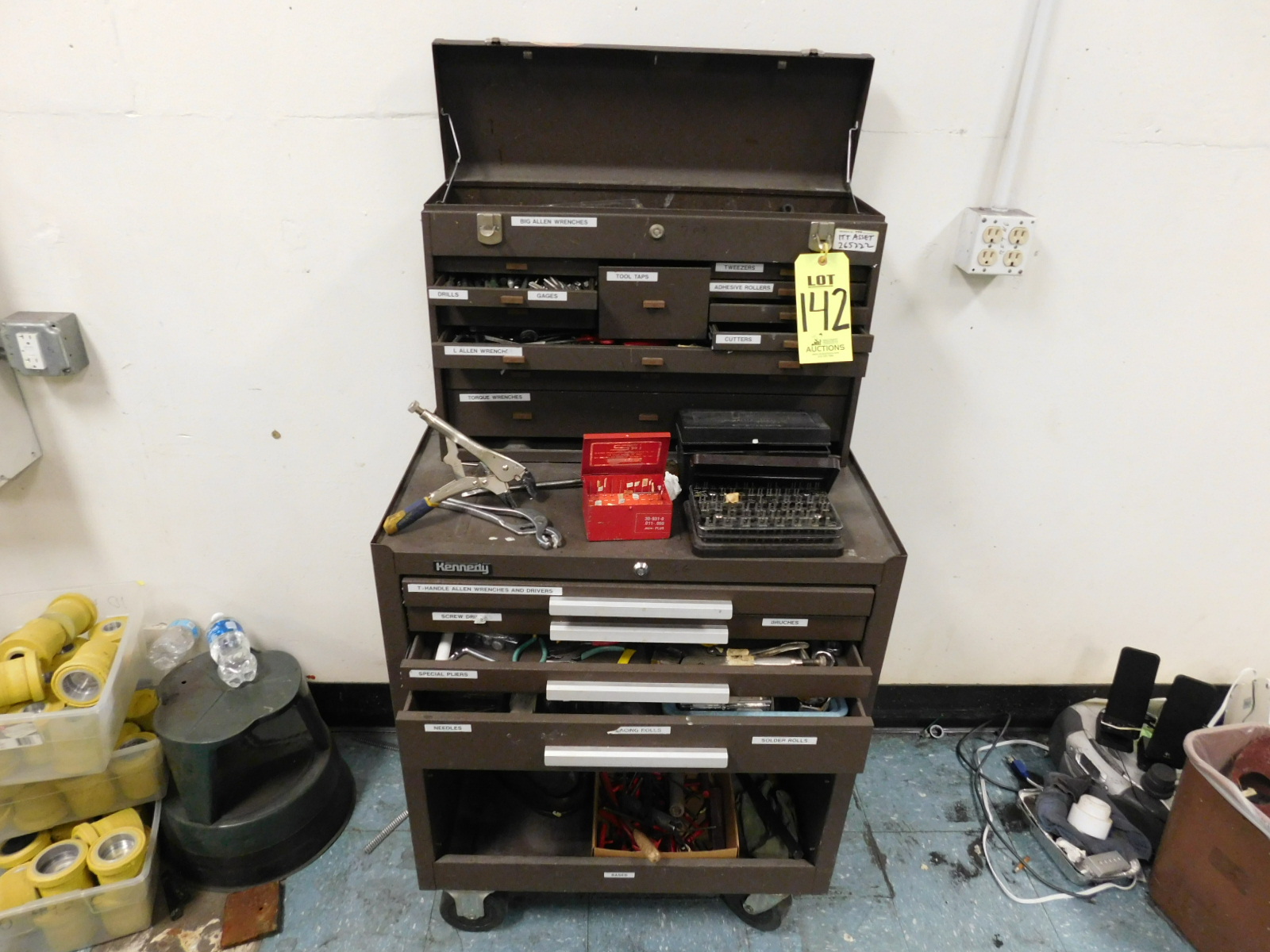 1992 LINDBERG/BLUE M MESH BELT CONVEYOR FURNACE, TYPE: 830A12B5C5D8E12, S/N 919646-E, KILOWATTS: 60.6, VOLTS: 480: PHASE: 3, MAX TEMP: 1100 DEG. C, HERTZ: 60, 34'X40"X53", CONVEYOR BELT WIDTH: 12", COMES W/THERMCO MODEL 8300 GAS MIXER-143