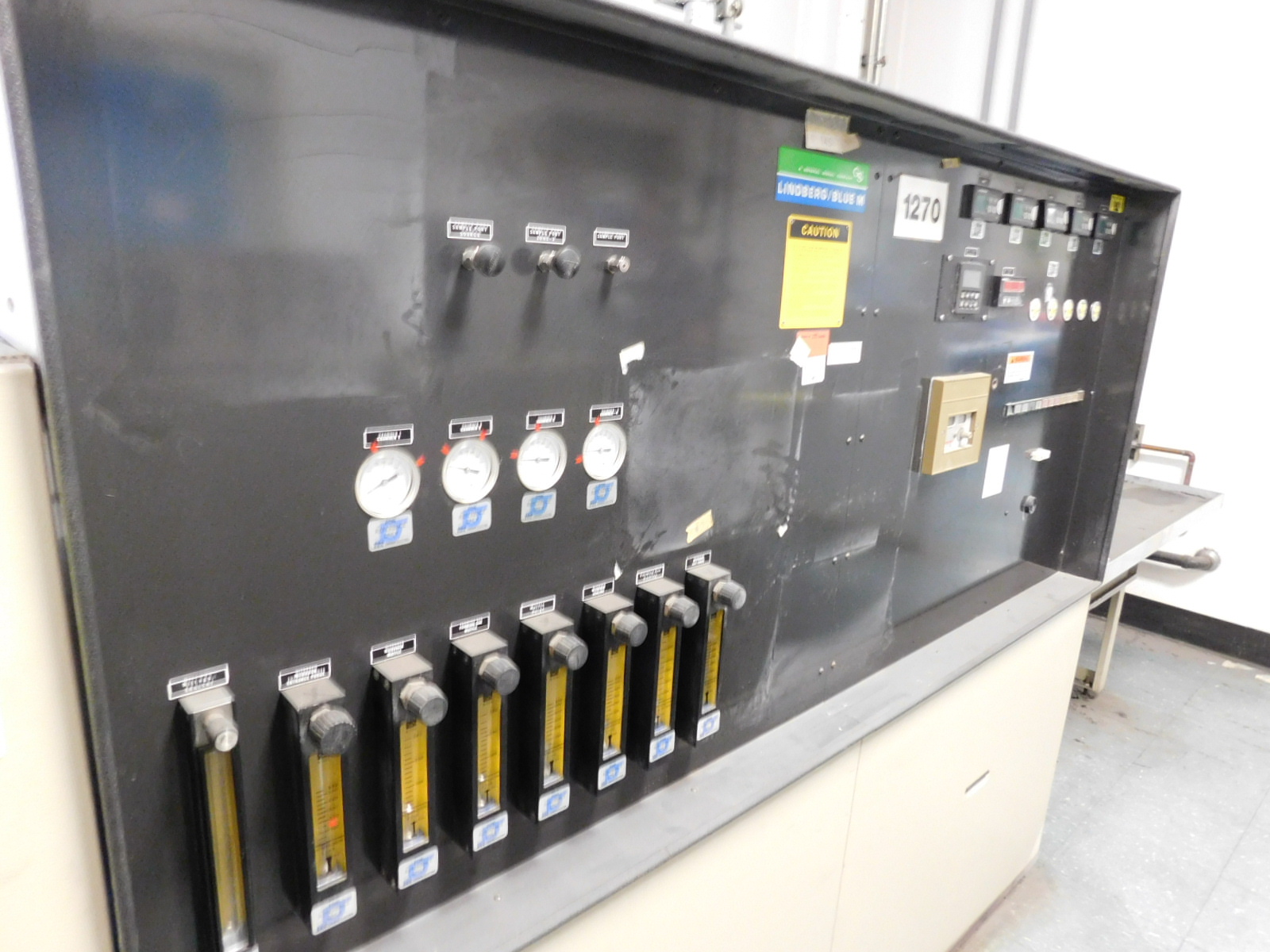 1992 LINDBERG/BLUE M MESH BELT CONVEYOR FURNACE, TYPE: 830A12B5C5D8E12, S/N 919646-E, KILOWATTS: 60.6, VOLTS: 480: PHASE: 3, MAX TEMP: 1100 DEG. C, HERTZ: 60, 34'X40"X53", CONVEYOR BELT WIDTH: 12", COMES W/THERMCO MODEL 8300 GAS MIXER-143