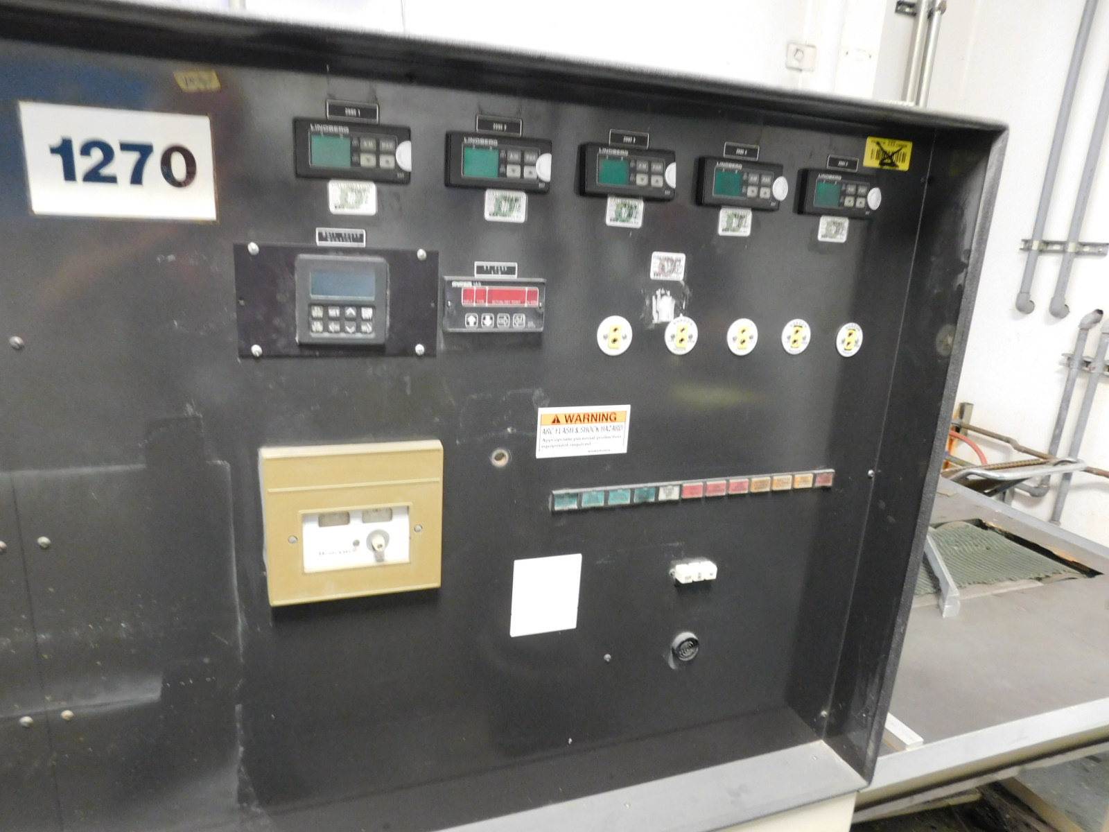 1992 LINDBERG/BLUE M MESH BELT CONVEYOR FURNACE, TYPE: 830A12B5C5D8E12, S/N 919646-E, KILOWATTS: 60.6, VOLTS: 480: PHASE: 3, MAX TEMP: 1100 DEG. C, HERTZ: 60, 34'X40"X53", CONVEYOR BELT WIDTH: 12", COMES W/THERMCO MODEL 8300 GAS MIXER-143