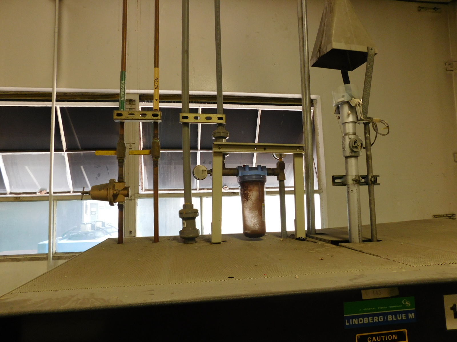 1992 LINDBERG/BLUE M MESH BELT CONVEYOR FURNACE, TYPE: 830A12B5C5D8E12, S/N 919646-E, KILOWATTS: 60.6, VOLTS: 480: PHASE: 3, MAX TEMP: 1100 DEG. C, HERTZ: 60, 34'X40"X53", CONVEYOR BELT WIDTH: 12", COMES W/THERMCO MODEL 8300 GAS MIXER-143