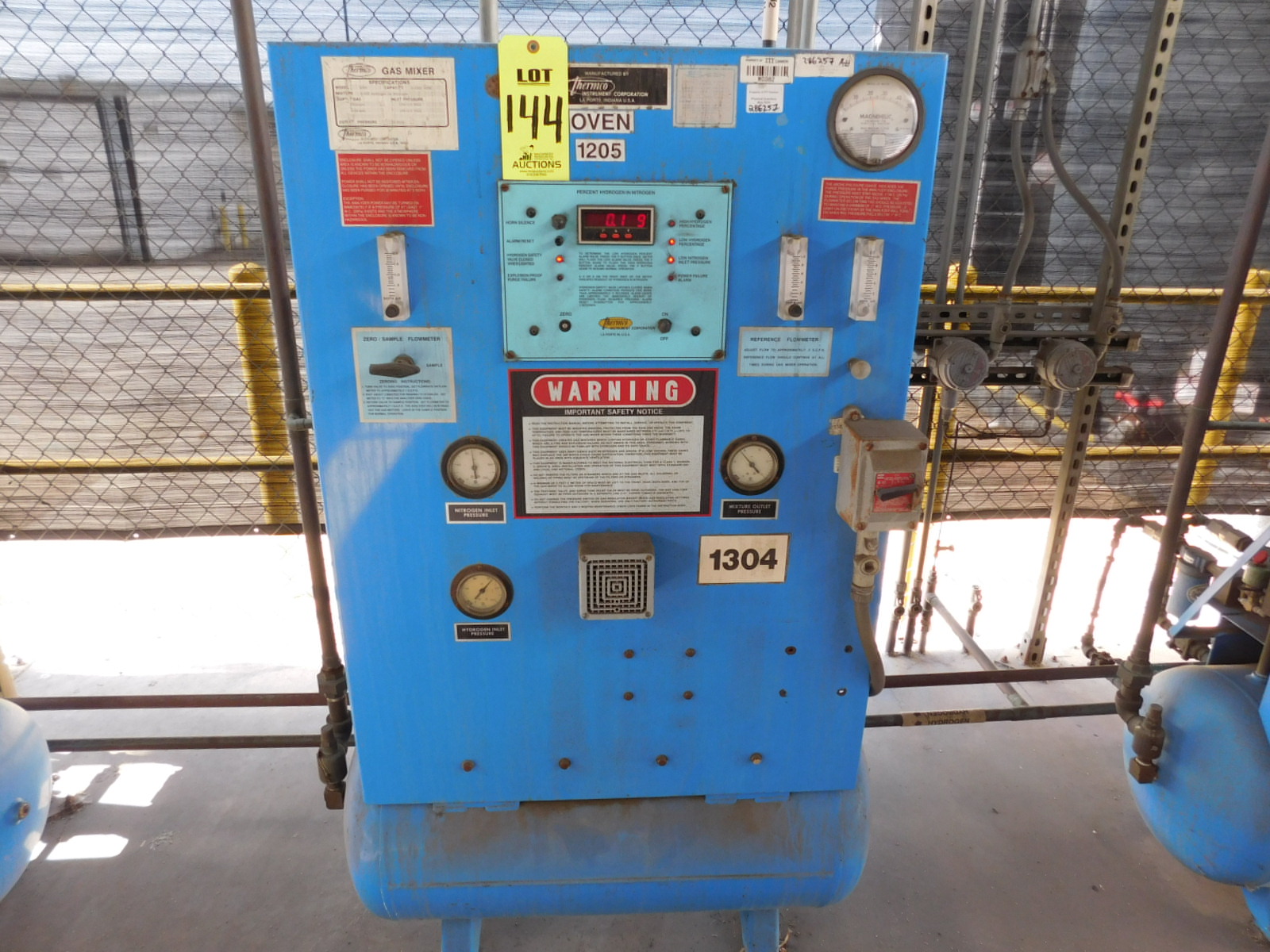 C.I. HAYS INC. MESH BELT CONVEYOR FURNACE, TYPE: LAC, S/N 16279, VOLTS: 460, KILOWATTS: 31, AMPS: 39, CYCLE: 60, PHASE: 3, 26'X32"X53", CONVEYOR BELT WIDTH: 6", COMES WITH THERMCO MODEL 8300 GAS MIXER-144