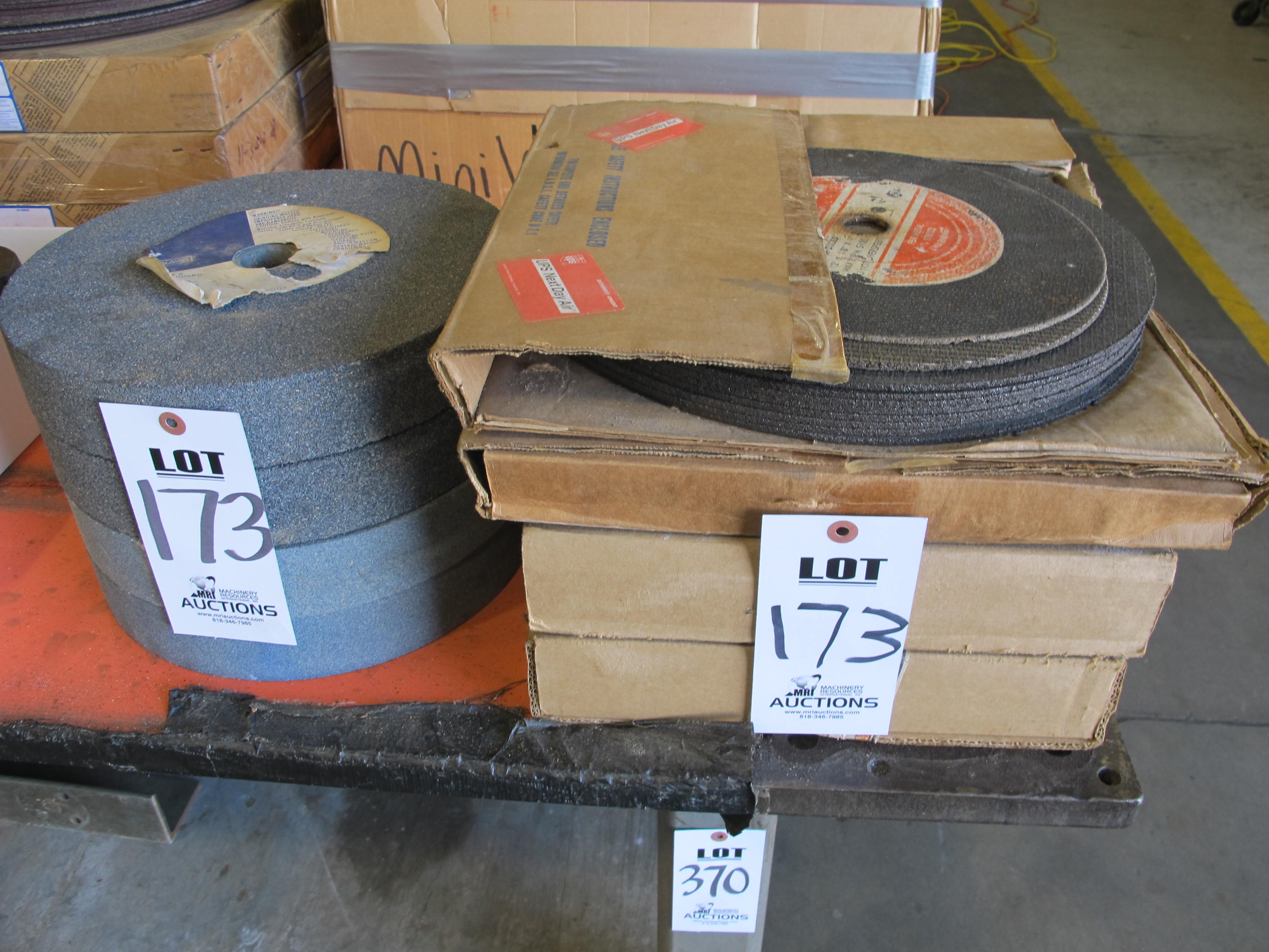 LOT ASSORTED GRINDING WHEELS (G-49) LOADING & HANDLING FEE $5-