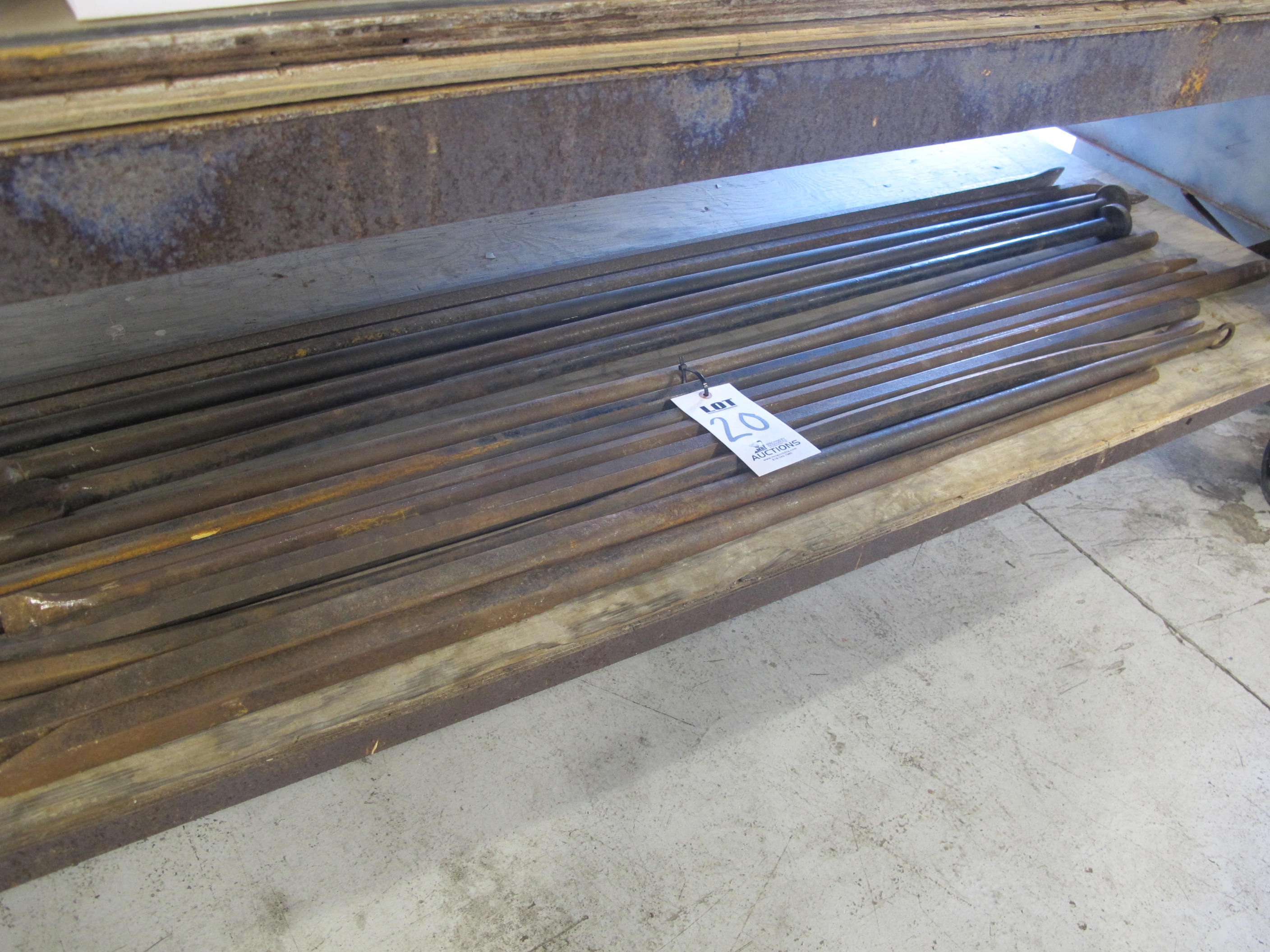 LOT ASSORTED PRY BARS (G-49) LOADING & HANDLING FEE $5-