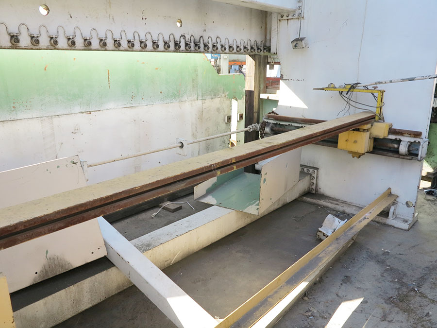 440 TON X 14' LVD HYDRAULIC PRESS BRAKE, MODEL PPN400/4500, LOWER DIE HOLDER, 48" PIT REQUIRED, REMOTE PALM CONTROL, COMES W/ BACK GAUGE HARDWARE, BUT BACK GAUGE IS NON-FUNCTIONAL, EQUILIBRIUM BAR, AUTO CROWNING ON BED, HYDRAULIC CLAMPING, FOOT PEDAL (LOCATION: GARVEY AVE., SOUTH EL MONTE, CA) ***RIGGING FEE $1,500***-17