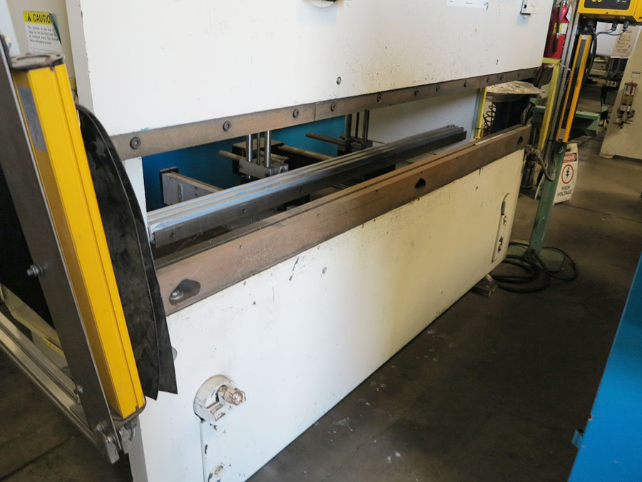65 TON X 8' PIRANHA CNC HYDRAULIC PRESS BRAKE, MODEL 6508, MERLIN ISB LIGHT CURTAINS, AUTOMEC CNC 2000 CNC SINGLE AXIS BACKGAUGE AND CNC RAM, FOOT PEDAL, DIE RAIL, YEAR 2002 (LOCATION: GARVEY AVE., SOUTH EL MONTE, CA)-17B