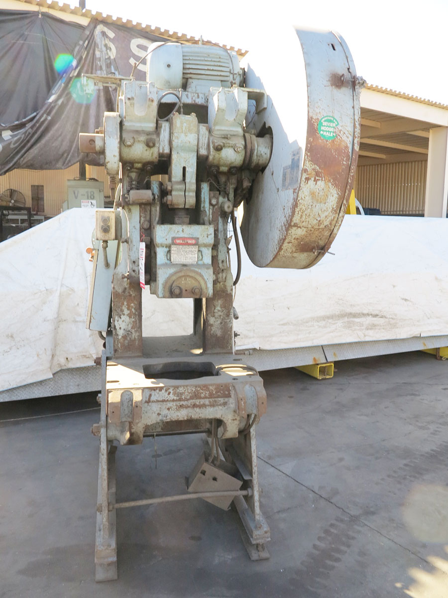 45 TON X 4" NIAGARA O.B.I. PUNCH PRESS, MODEL A3-1/2, AIR CLUTCH & BRAKE, AIR COUNTER BALANCE, AUTO LUBE, SURGE TANK, FOOT PEDAL, INCLINE SCREW (LOCATION: GARVEY AVE., SOUTH EL MONTE, CA) ***RIGGING FEE $50***-25