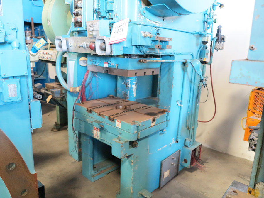 75 TON X 5" MINSTER OBS PUNCH PRESS, MODEL 70-4-1/2, BOLSTER PLATE W/ BALL TRANSFERS, DUAL PALM CONTROL MOUNTED ON RAM, BIJUR LUBRICATION SYSTEM, WORK LIGHTS, OPERATOR PUSH BUTTON CONTROL ON RAM, AIR CLUTCH & BRAKE, MINSTER CLUTCH CONTROL (LOCATION: GARVEY AVE., SOUTH EL MONTE, CA) ***RIGGING FEE $250***-44