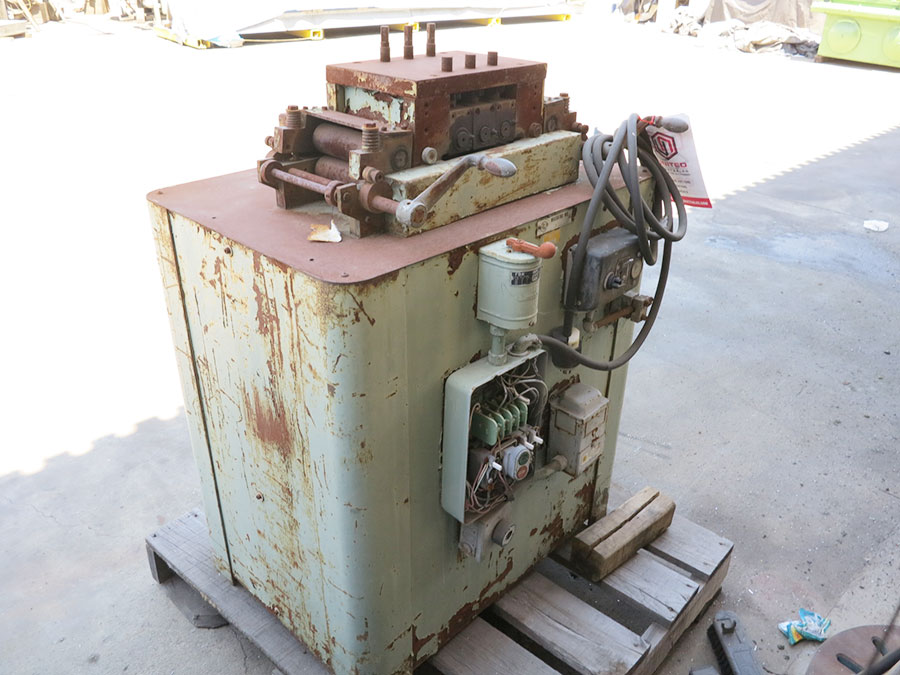 .060" X 6" COMBINATION STRAIGHTENER/FEEDER, STRAIGHTENING ROLLS--POWERED, ADJUSTABLE, 3 TOP - 4 BOTTOM, 2 PR. ADJUSTABLE ENTRY & EXIT POWERED FEED ROLLS W/GUIDE BARS, SPRING LOADED, FURNAS & GE ELECTRICAL CONTROLS, HORTON AIR CONTROLS W/ GAUGE, AIR HOSE W/ COUPLER, CONNECTOR, AIR CLUTCH & BRAKE (LOCATION: GARVEY AVE., SOUTH EL MONTE, CA)-59