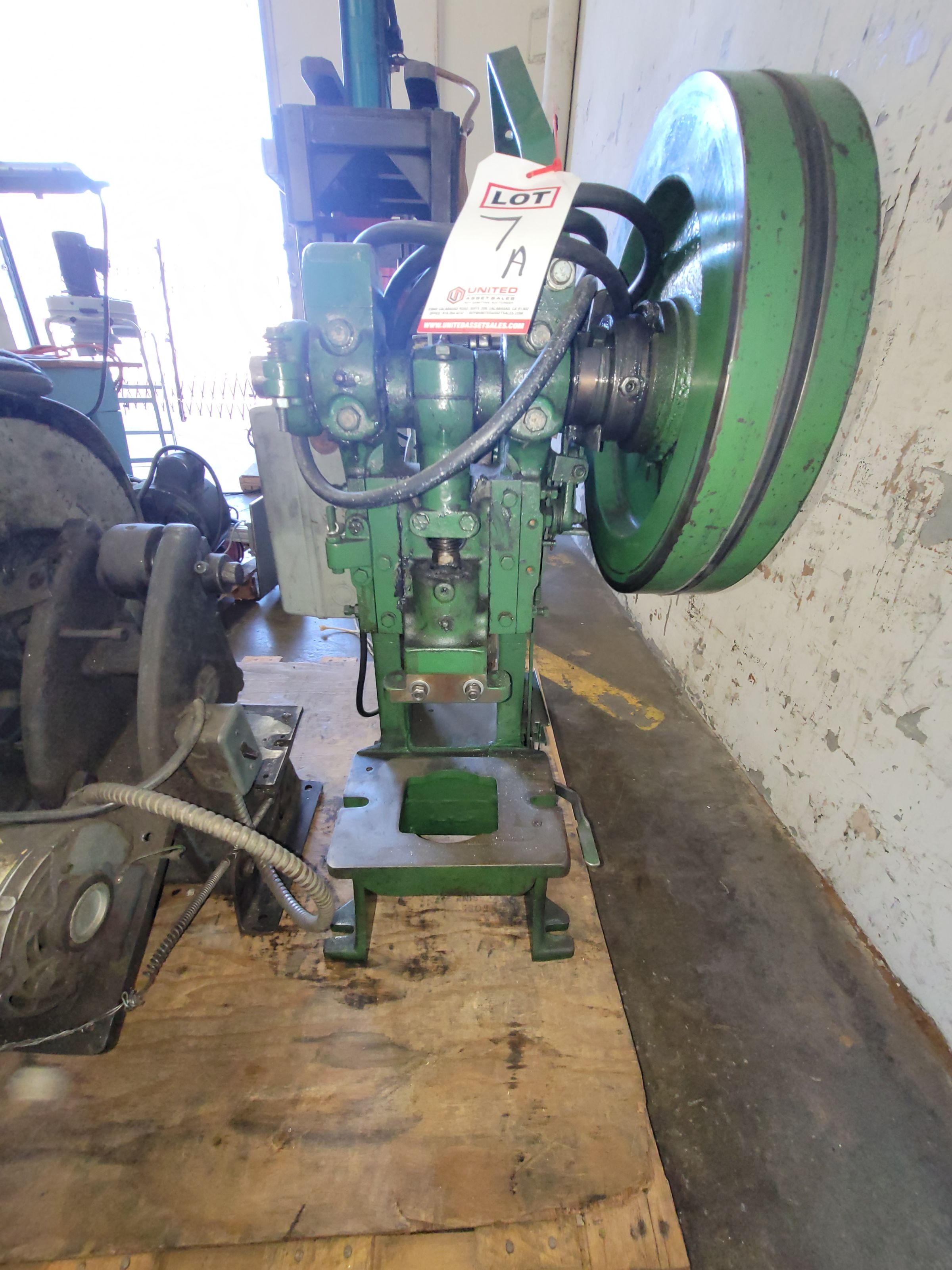 BENCHMASTER 4 TON PUNCH PRESS-7A