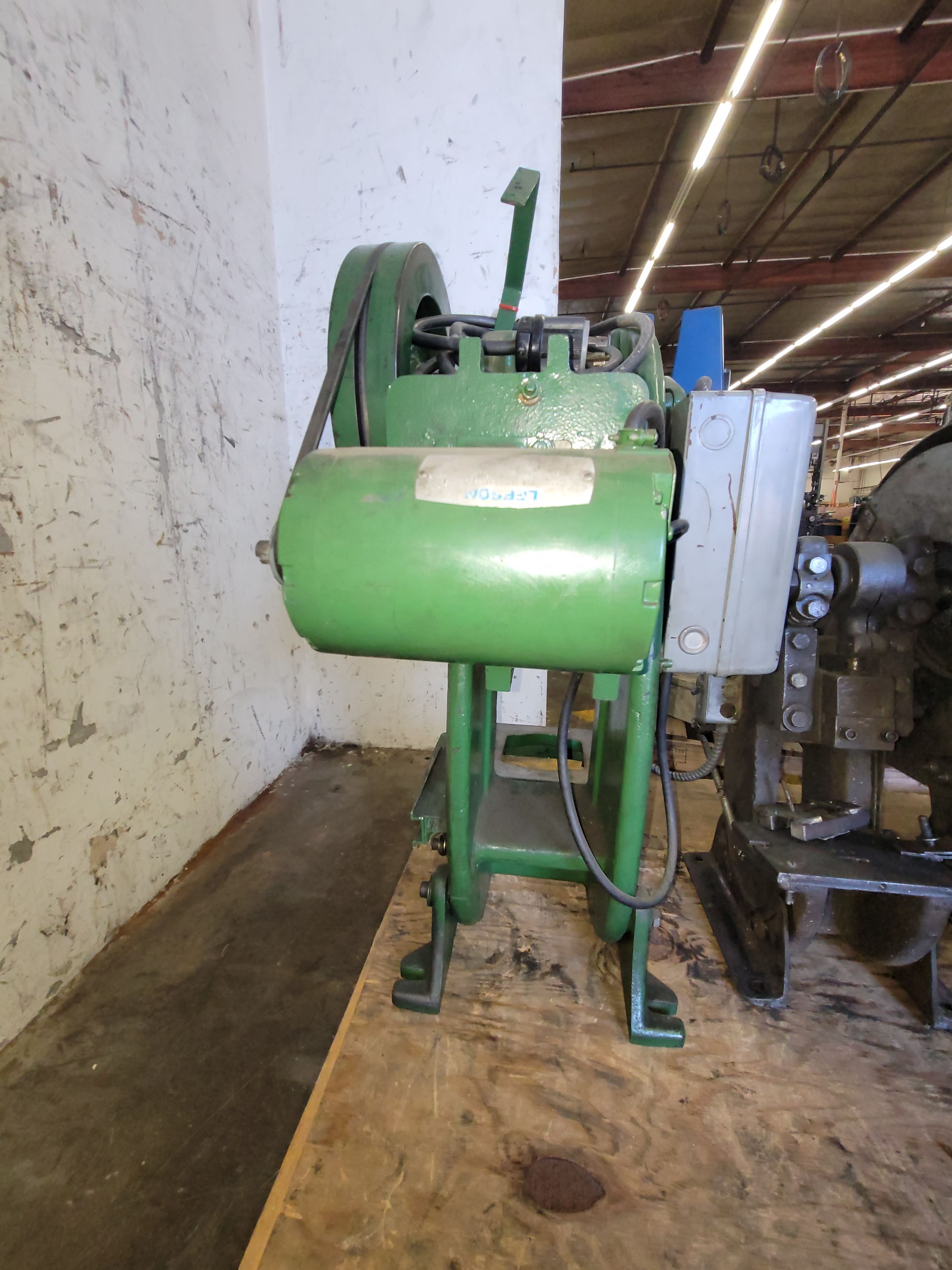 BENCHMASTER 4 TON PUNCH PRESS-7A