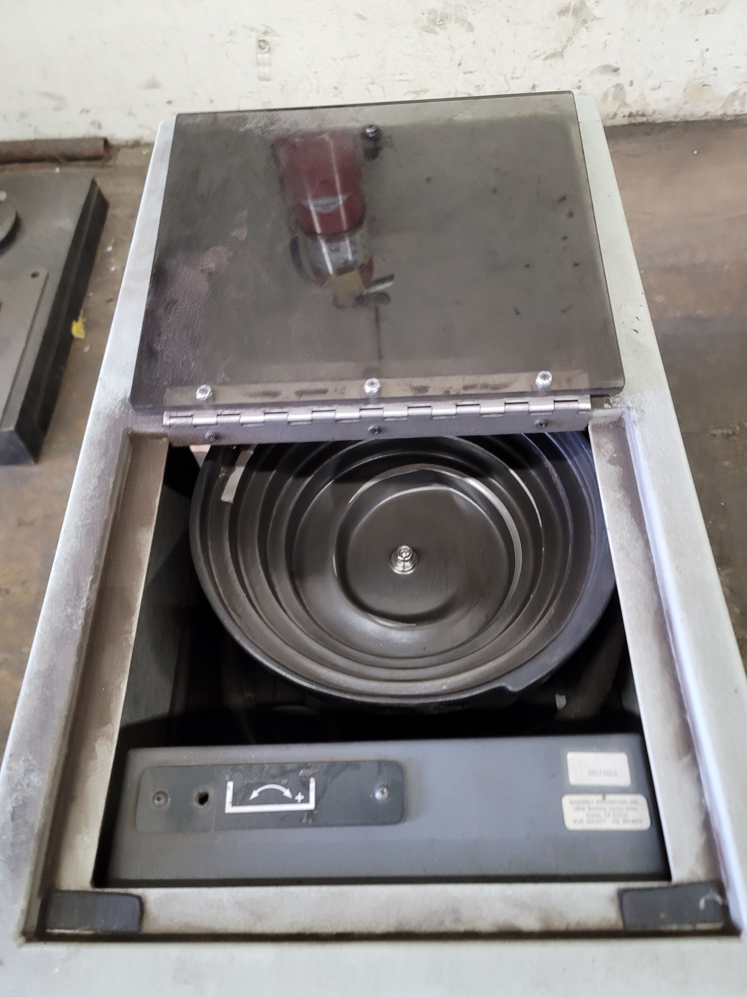 ASSEMBLY AUTOMATION PNEUMATIC RIVET (VIBRATORY BOWL) FEEDER-22A