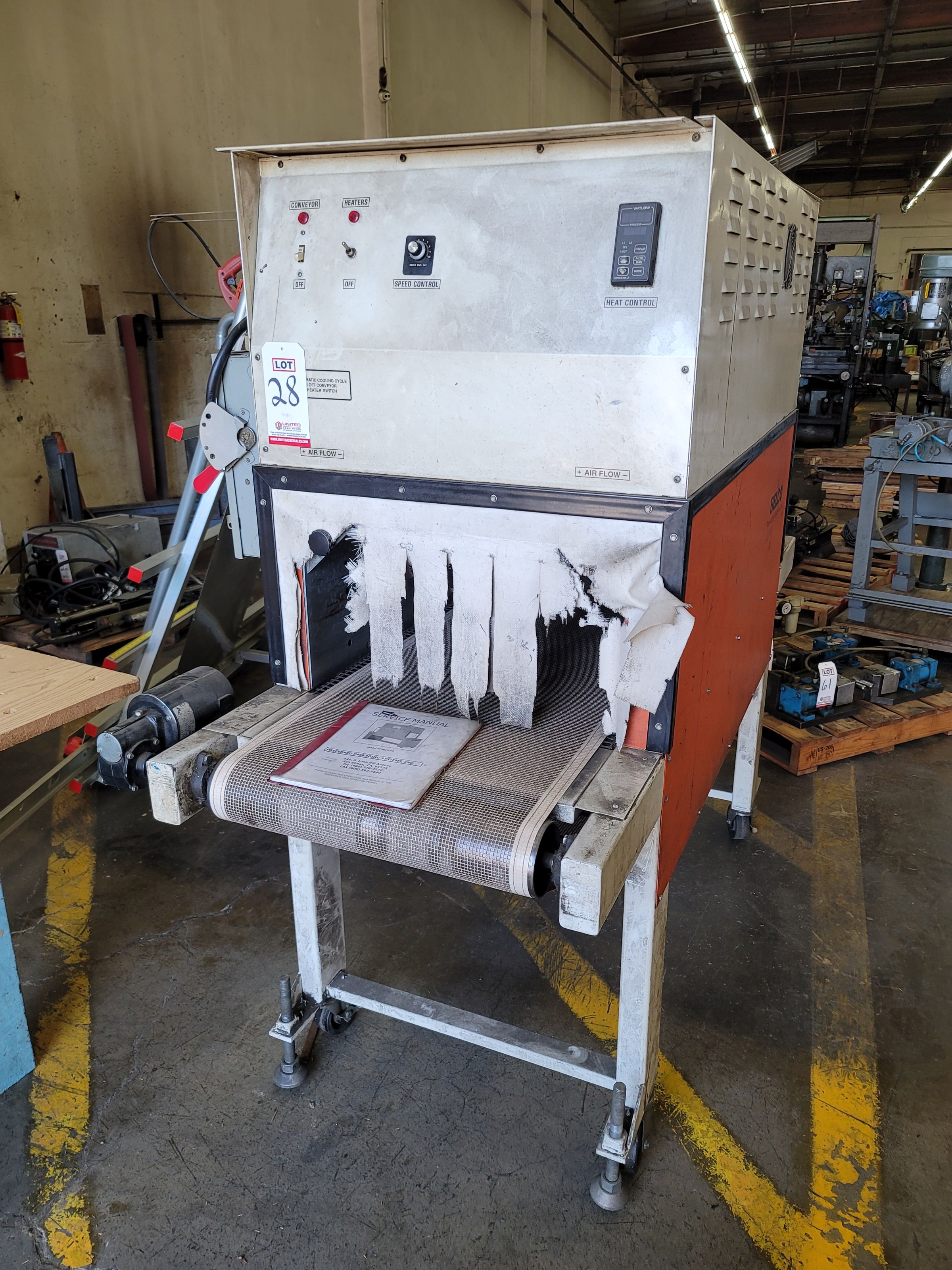 BELCO PACKAGING SYSTEMS RECIRCULATING HEAT SHRINK AIR TUNNEL, MODEL ST2210, 240V/3-PHASE, 20" WIDE NET CONVEYOR, ON CASTERS, S/N 9657-28