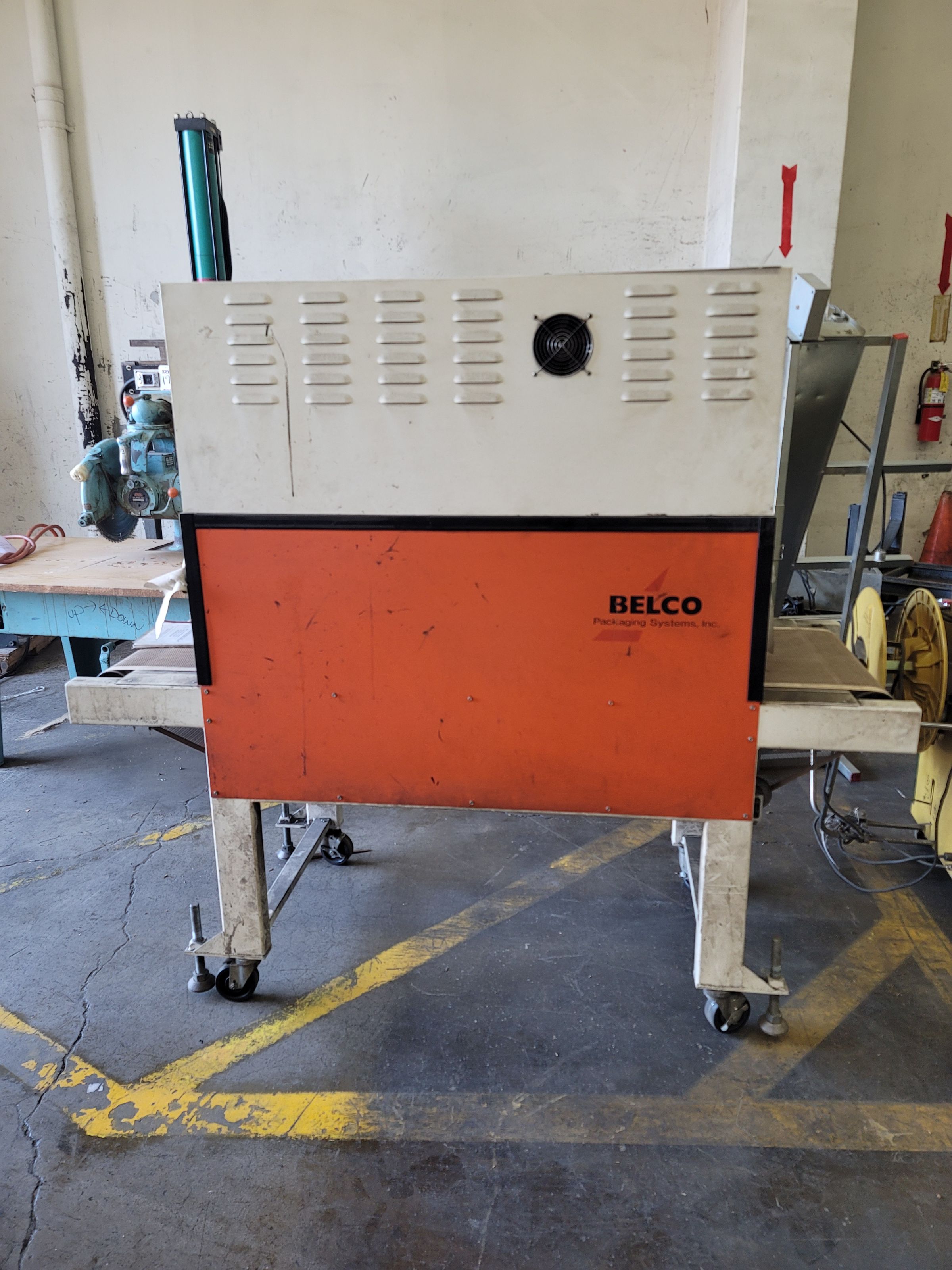 BELCO PACKAGING SYSTEMS RECIRCULATING HEAT SHRINK AIR TUNNEL, MODEL ST2210, 240V/3-PHASE, 20" WIDE NET CONVEYOR, ON CASTERS, S/N 9657-28
