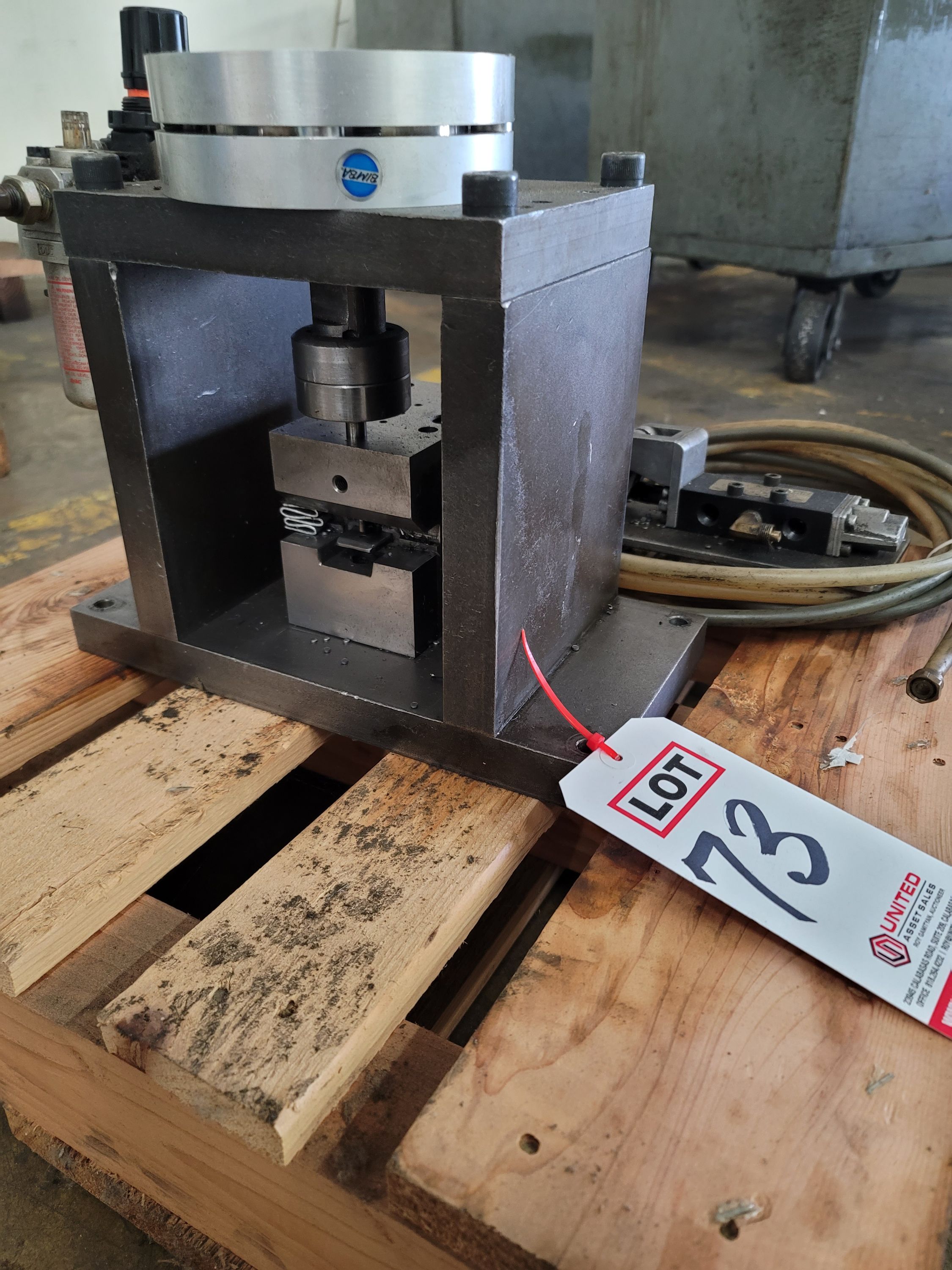 PNEUMATIC HOLE PUNCHER-73