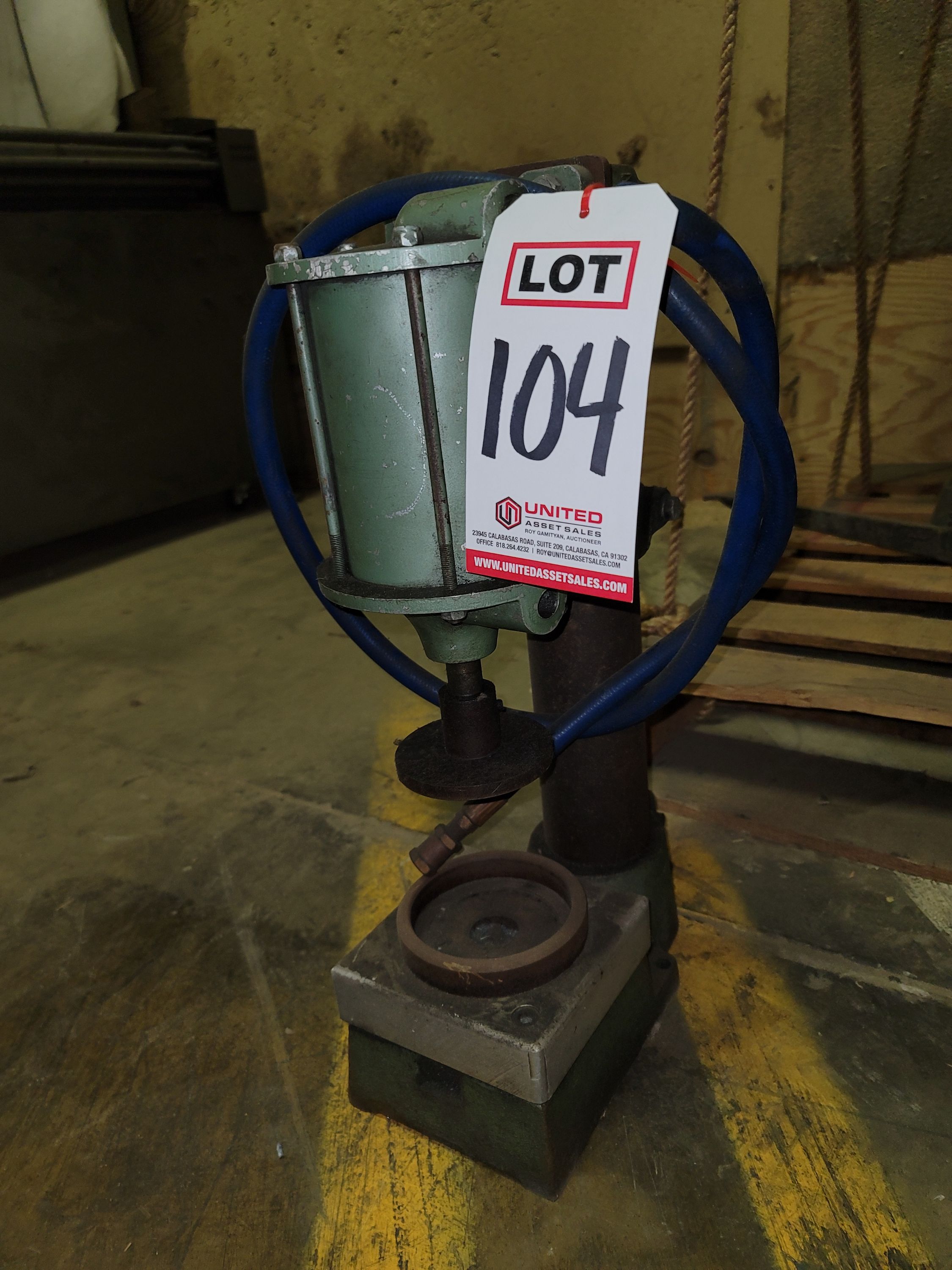 SMALL PNEUMATIC AIR CYLINDER PRESS, CYLINDER TRAVEL IS APPROX. 5", WHOLE PIECE IS ONLY 21" TALL-104