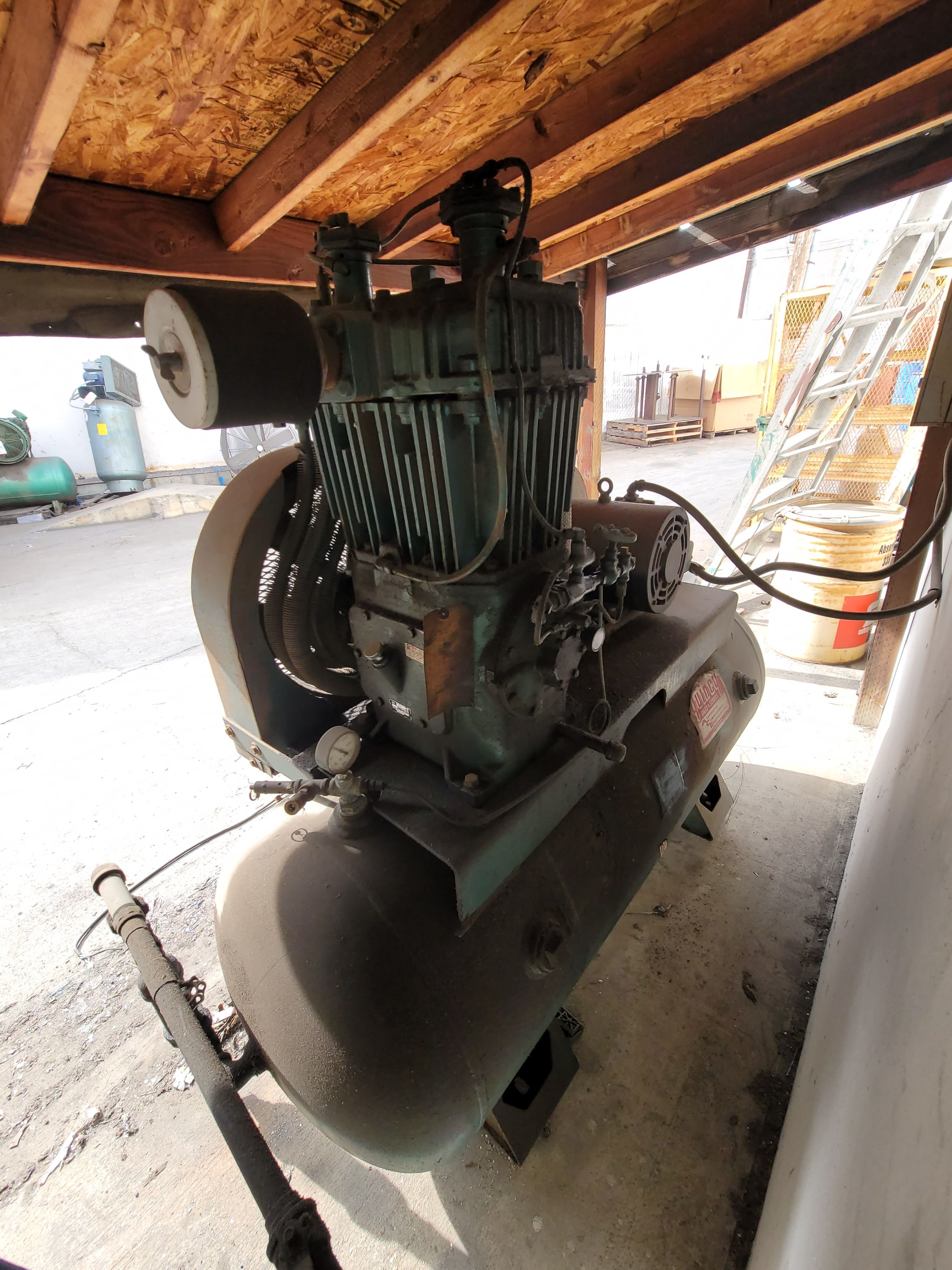 QUINCY 10 HP AIR COMPRESSOR, 122 GALLON TANK-120