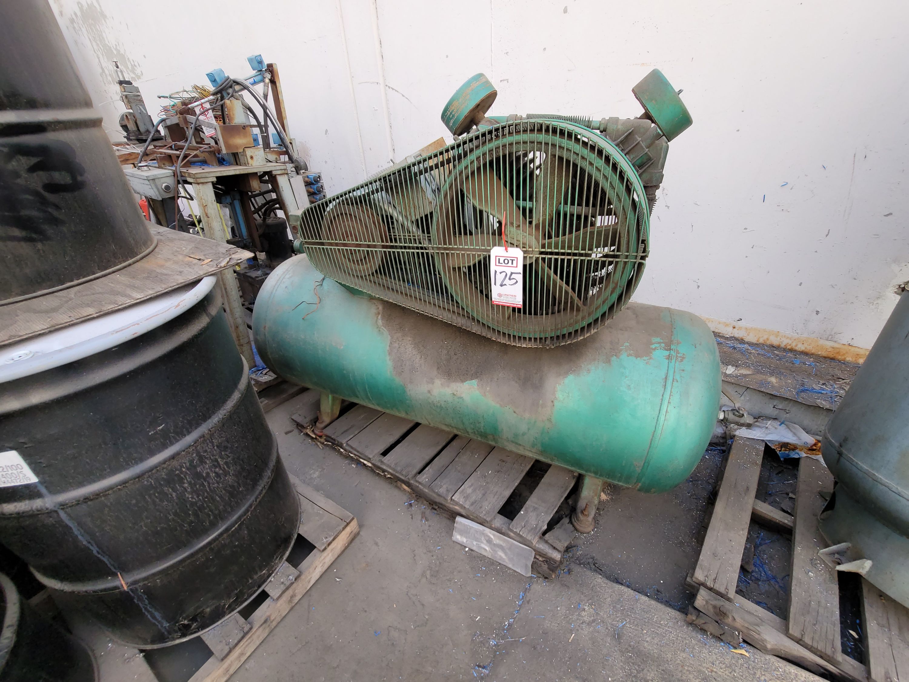 SPEEDAIRE AIR COMPRESSOR, 10 HP, MODEL 32497, 2-STAGE, OUT OF SERVICE / NEEDS WORK-125
