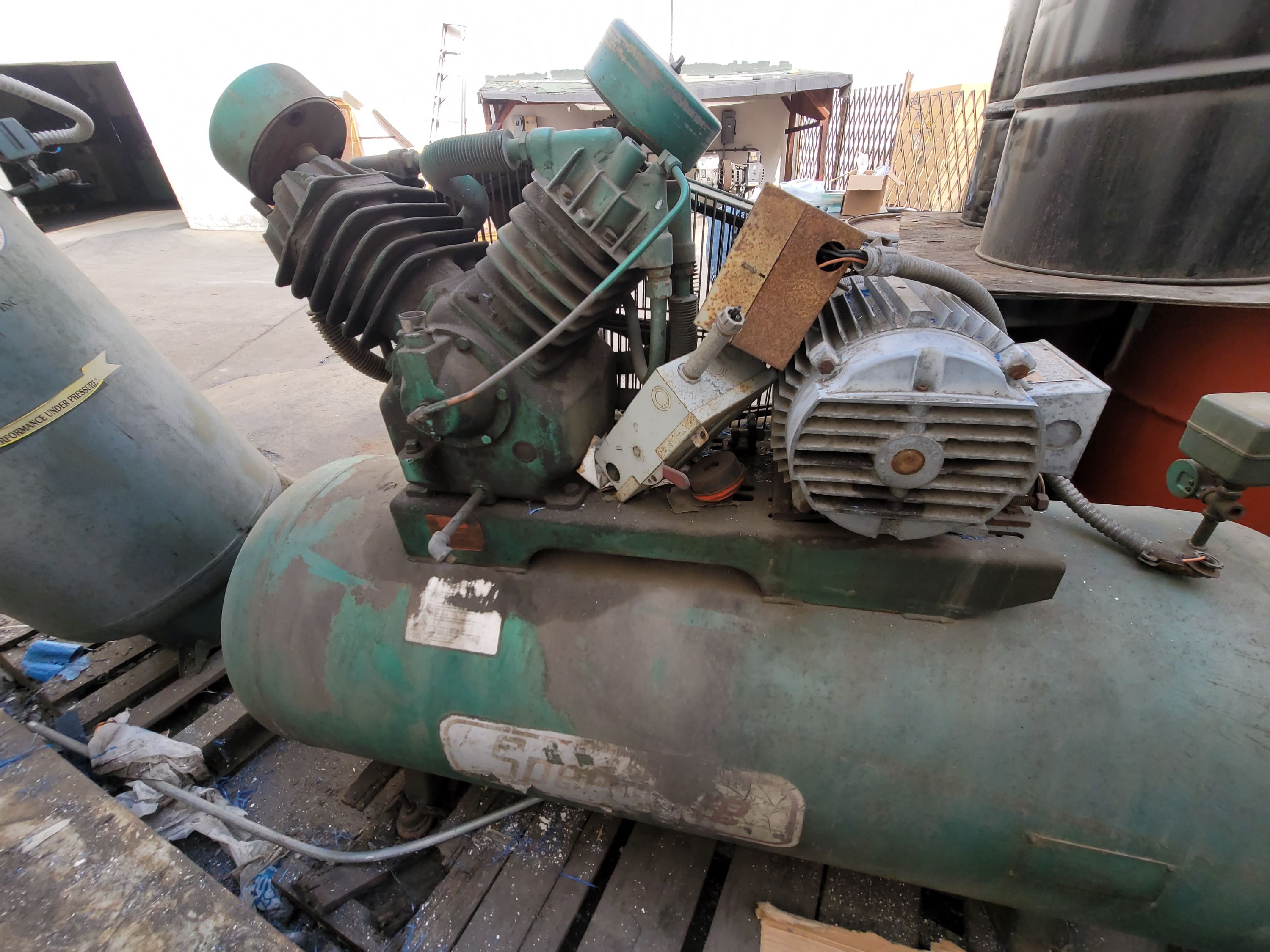 SPEEDAIRE AIR COMPRESSOR, 10 HP, MODEL 32497, 2-STAGE, OUT OF SERVICE / NEEDS WORK-125