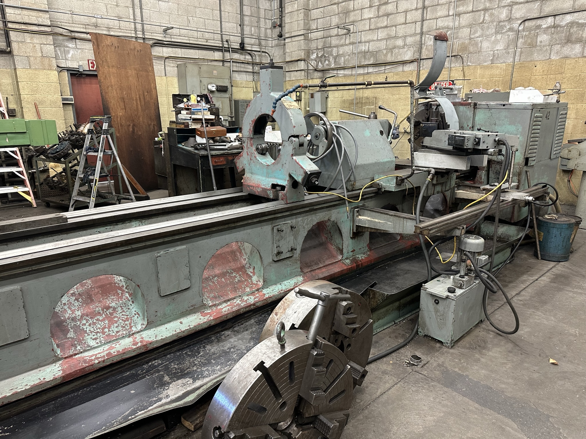 TOS SUS 80 LATHE, 32" X 130" CC, 15" 6-JAW CHUCK, TAILSTOCK, (2) STEADY RESTS, DUPLOMATIC TA-175 TRACING ATTACHMENT, 3-1/4" THROUGH HOLE-56