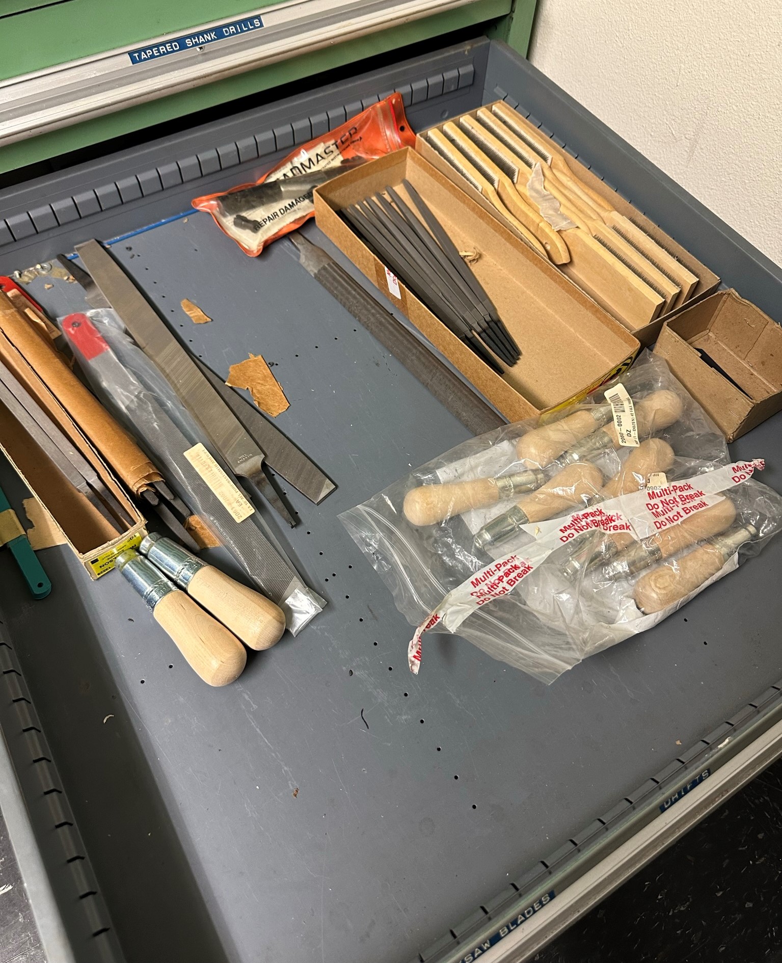 VIDMAR 11-DRAWER TOOL CABINET, W/ CONTENTS OF TOOLING-487