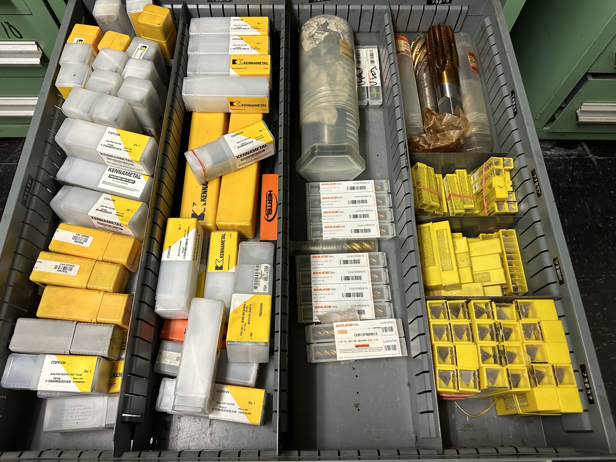 STANLEY VIDMAR 9-DRAWER TOOL CABINET, W/ CONTENTS OF TOOLING, TO INCLUDE: LARGE QUANTITY OF CARBIDE INSERTS-488