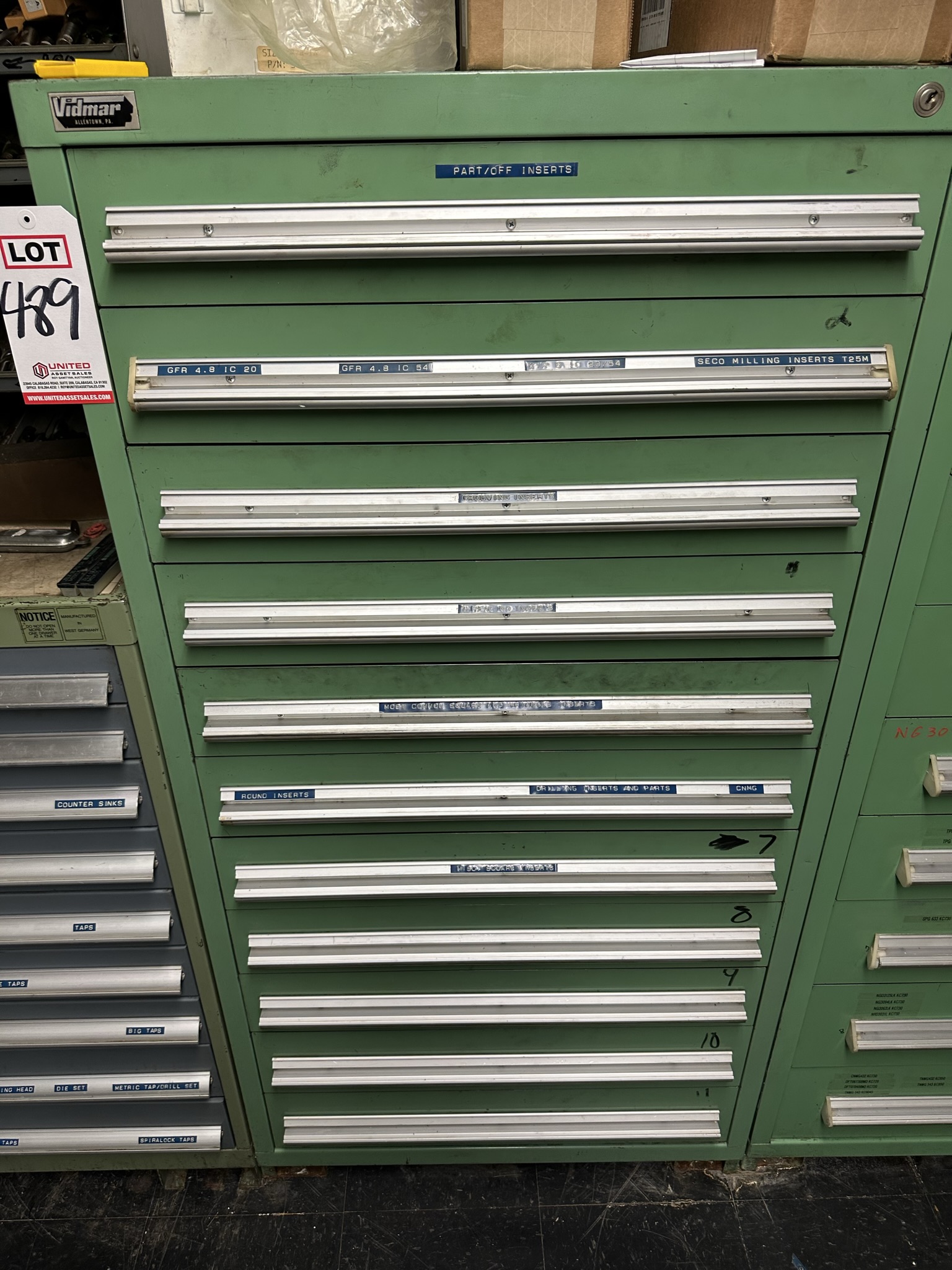 VIDMAR 11-DRAWER TOOL CABINET, W/ CONTENTS OF TOOLING, TO INCLUDE: LARGE QUANTITY OF CARBIDE INSERTS-489
