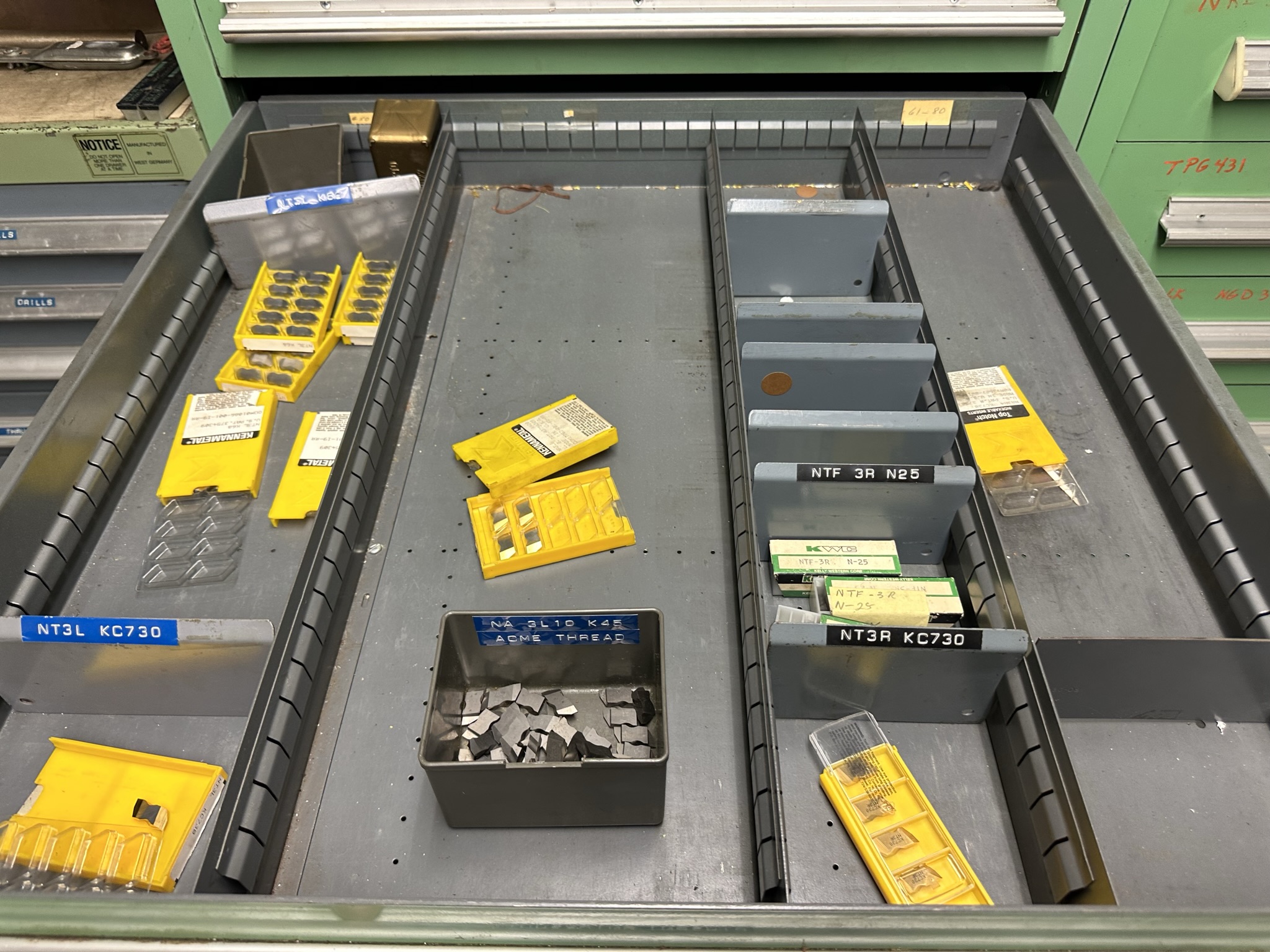 VIDMAR 11-DRAWER TOOL CABINET, W/ CONTENTS OF TOOLING, TO INCLUDE: LARGE QUANTITY OF CARBIDE INSERTS-489