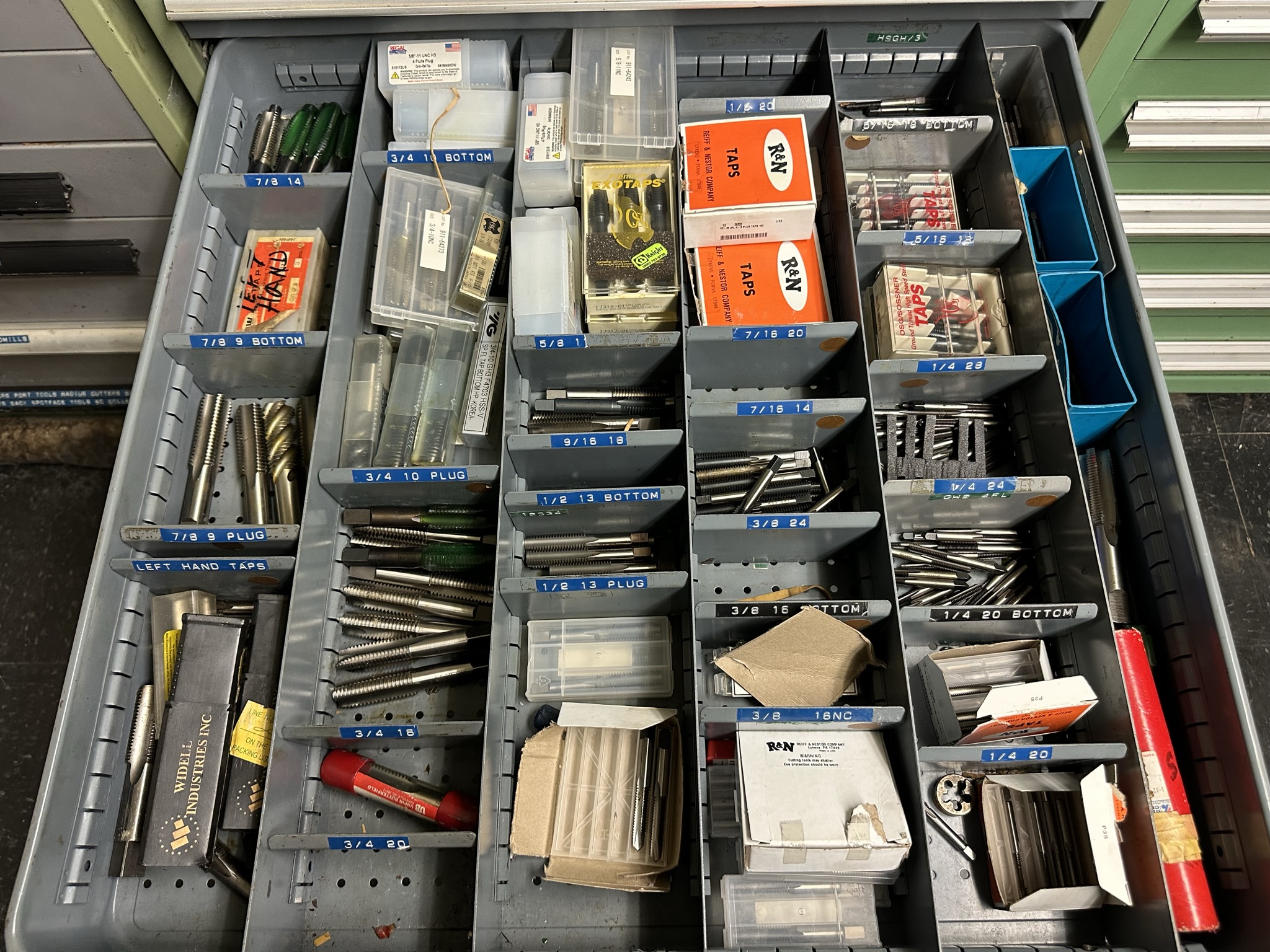 WATERLOO 9-DRAWER TOOL CABINET, W/ CONTENTS OF TOOLING, TO INCLUDE: DRILLS, TAPS, DIES, ETC.-490