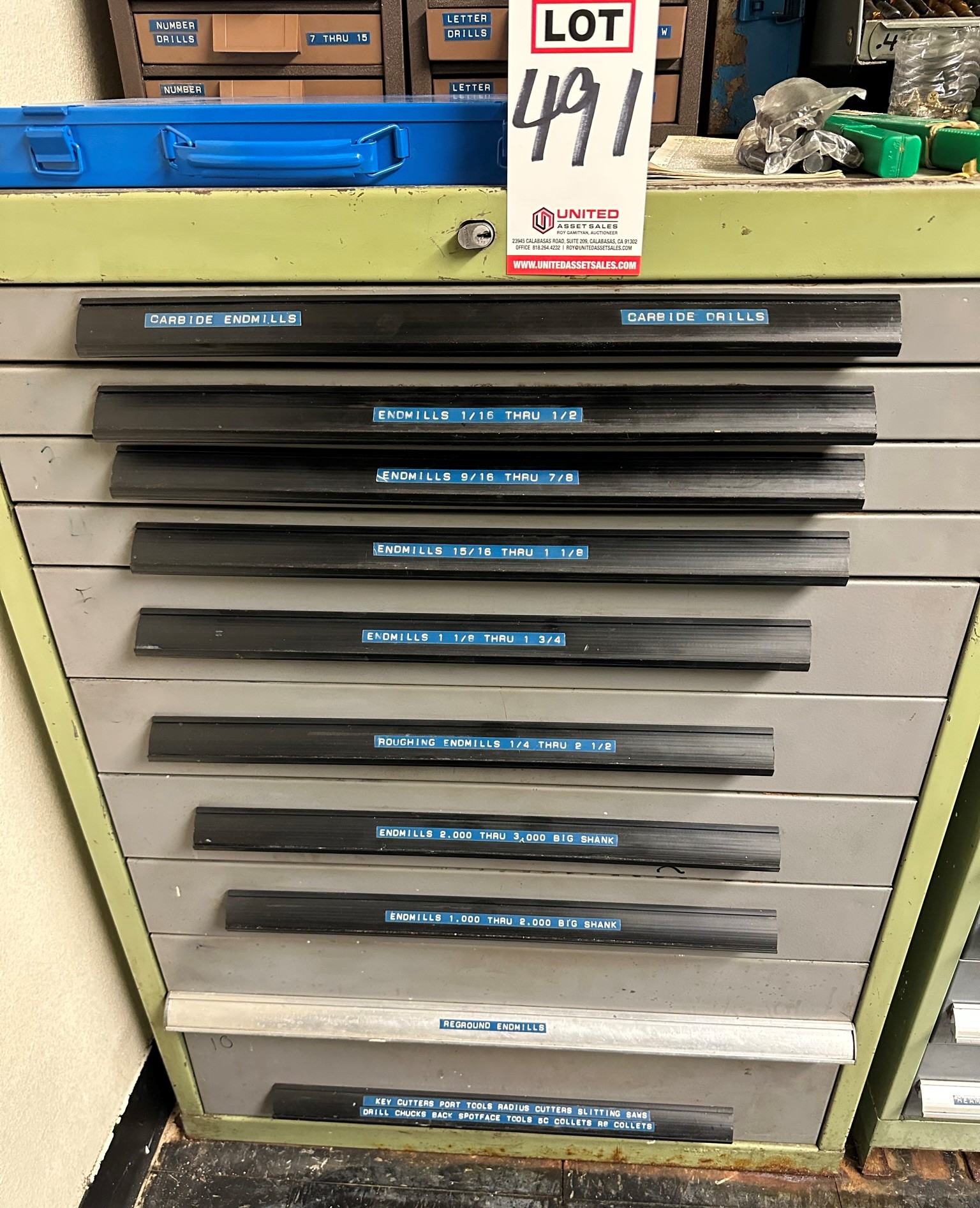 10-DRAWER TOOL CABINET, W/ CONTENTS OF TOOLING, TO INCLUDE: CARBIDE DRILLS, END MILLS, ROUGHING END MILLS, KEY CUTTERS, ETC., ALSO INCLUDES DRILLS AND TAPS ON TOP OF CABINET-491