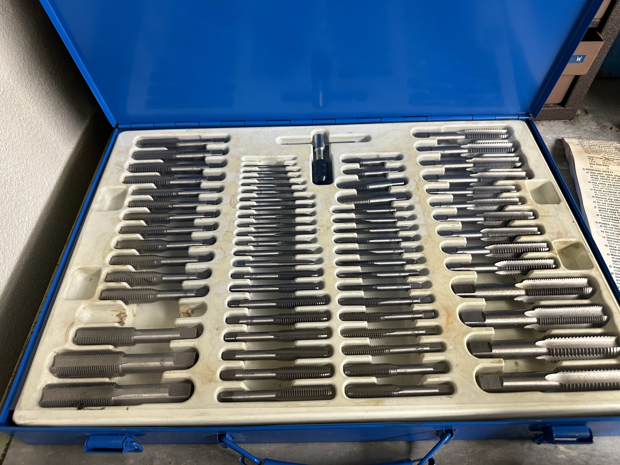 10-DRAWER TOOL CABINET, W/ CONTENTS OF TOOLING, TO INCLUDE: CARBIDE DRILLS, END MILLS, ROUGHING END MILLS, KEY CUTTERS, ETC., ALSO INCLUDES DRILLS AND TAPS ON TOP OF CABINET-491