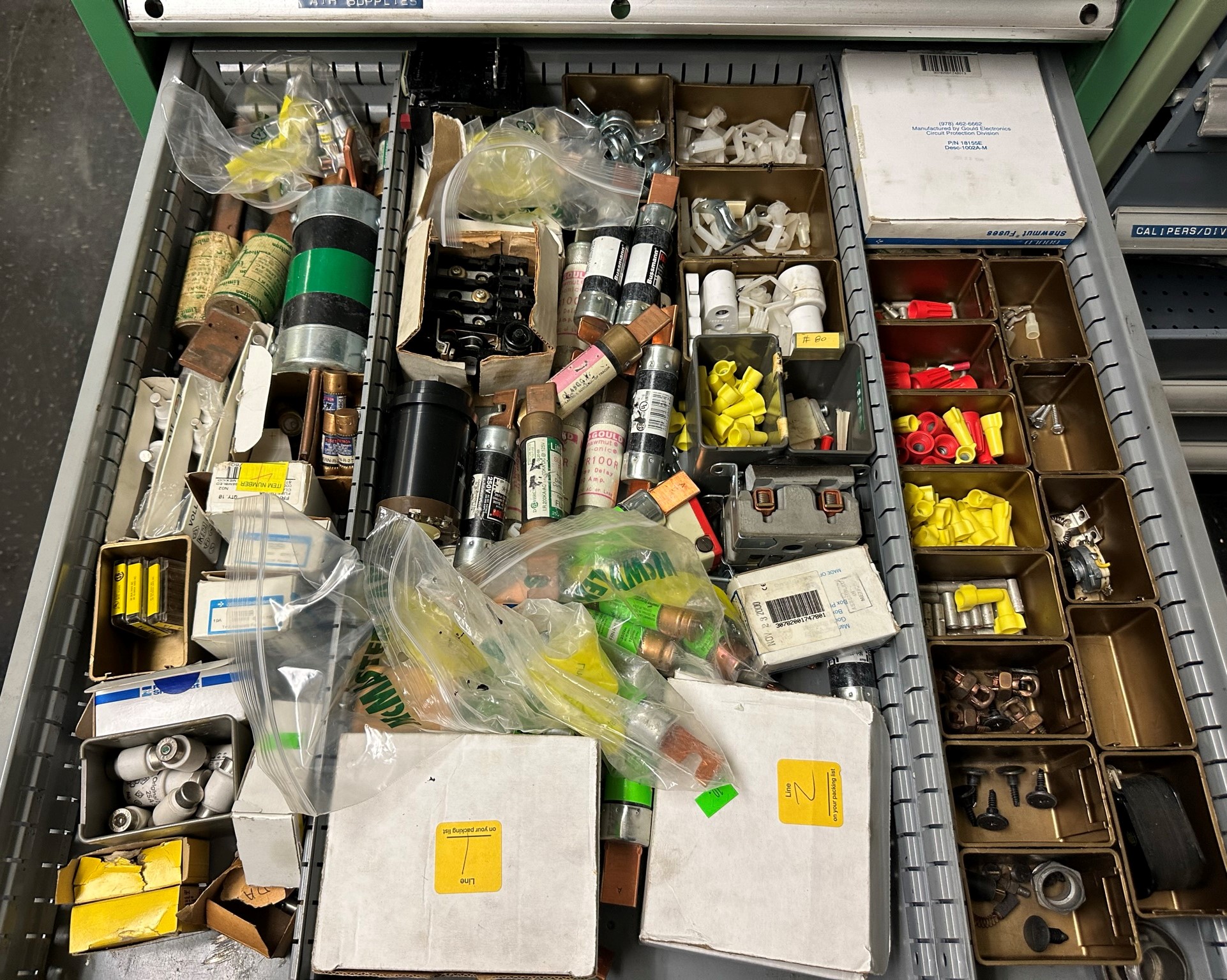 9-DRAWER TOOL CABINET, W/ CONTENTS, TO INCLUDE: CAP SCREWS, BRASS AIR FITTINGS, GRINDING WHEEL DRESSERS, ETC.-493