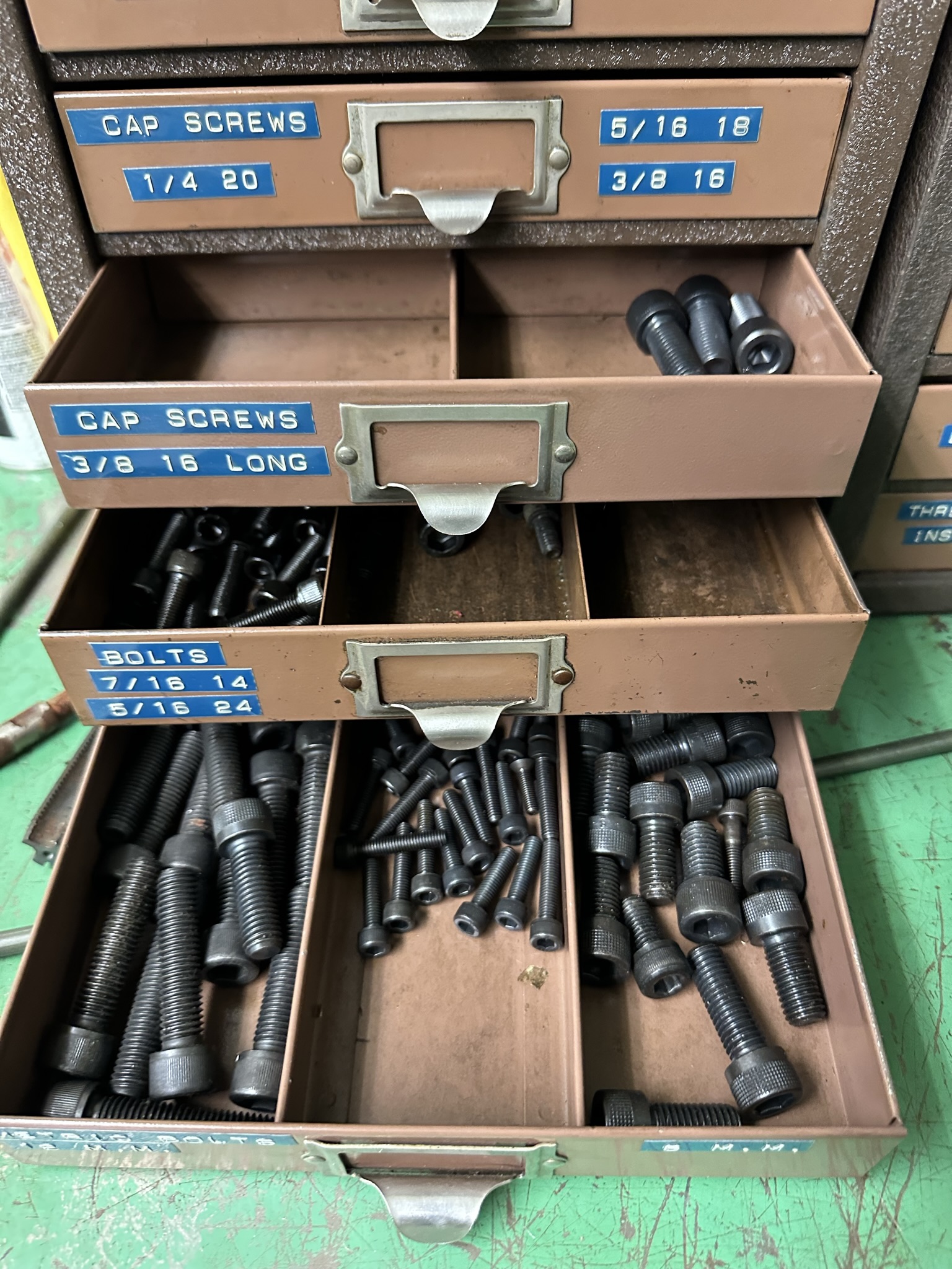 LOT - CAP SCREWS, CARBIDE INSERTS, CENTER DRILLS, TAPS, ETC.-495