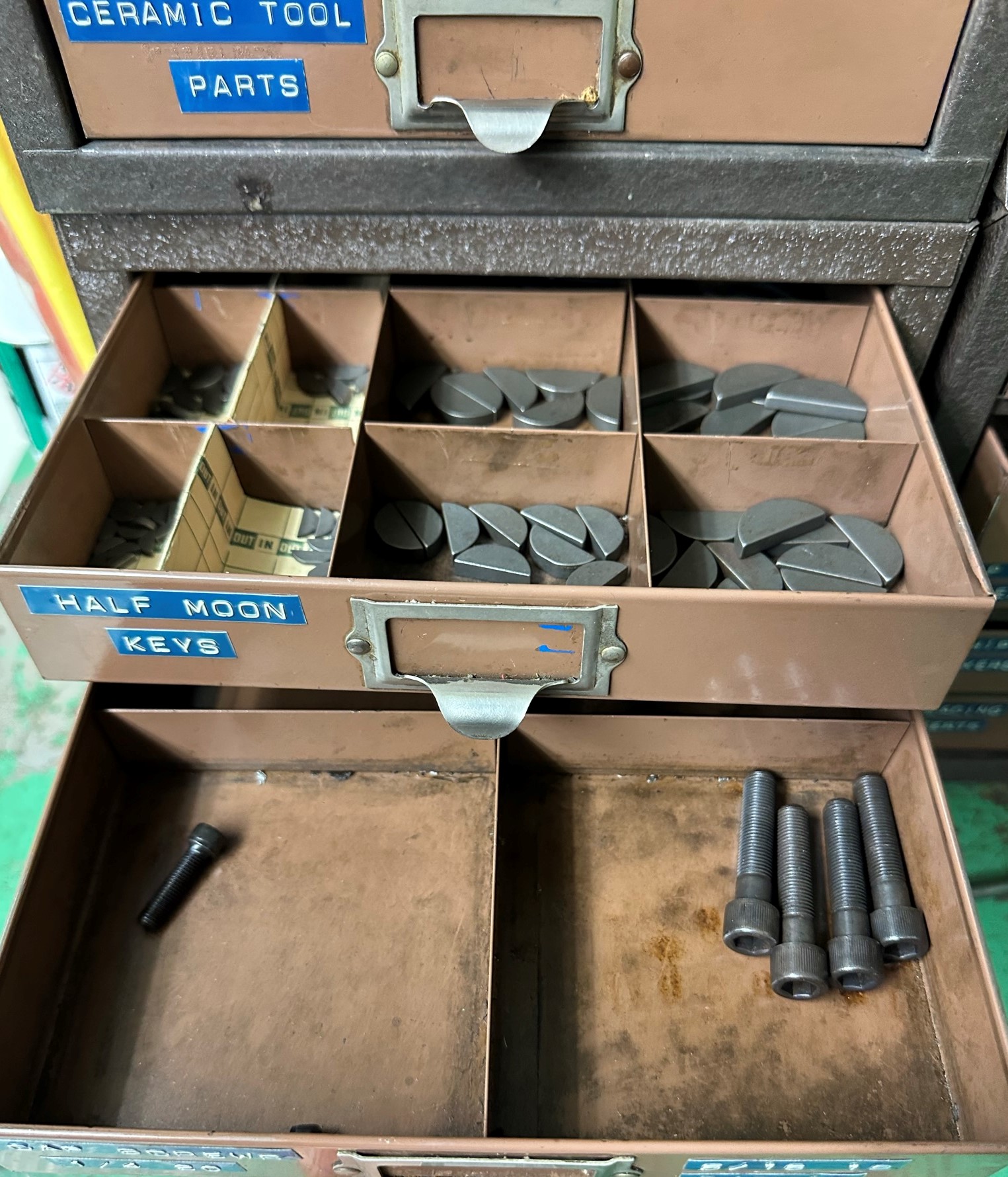 LOT - CAP SCREWS, CARBIDE INSERTS, CENTER DRILLS, TAPS, ETC.-495