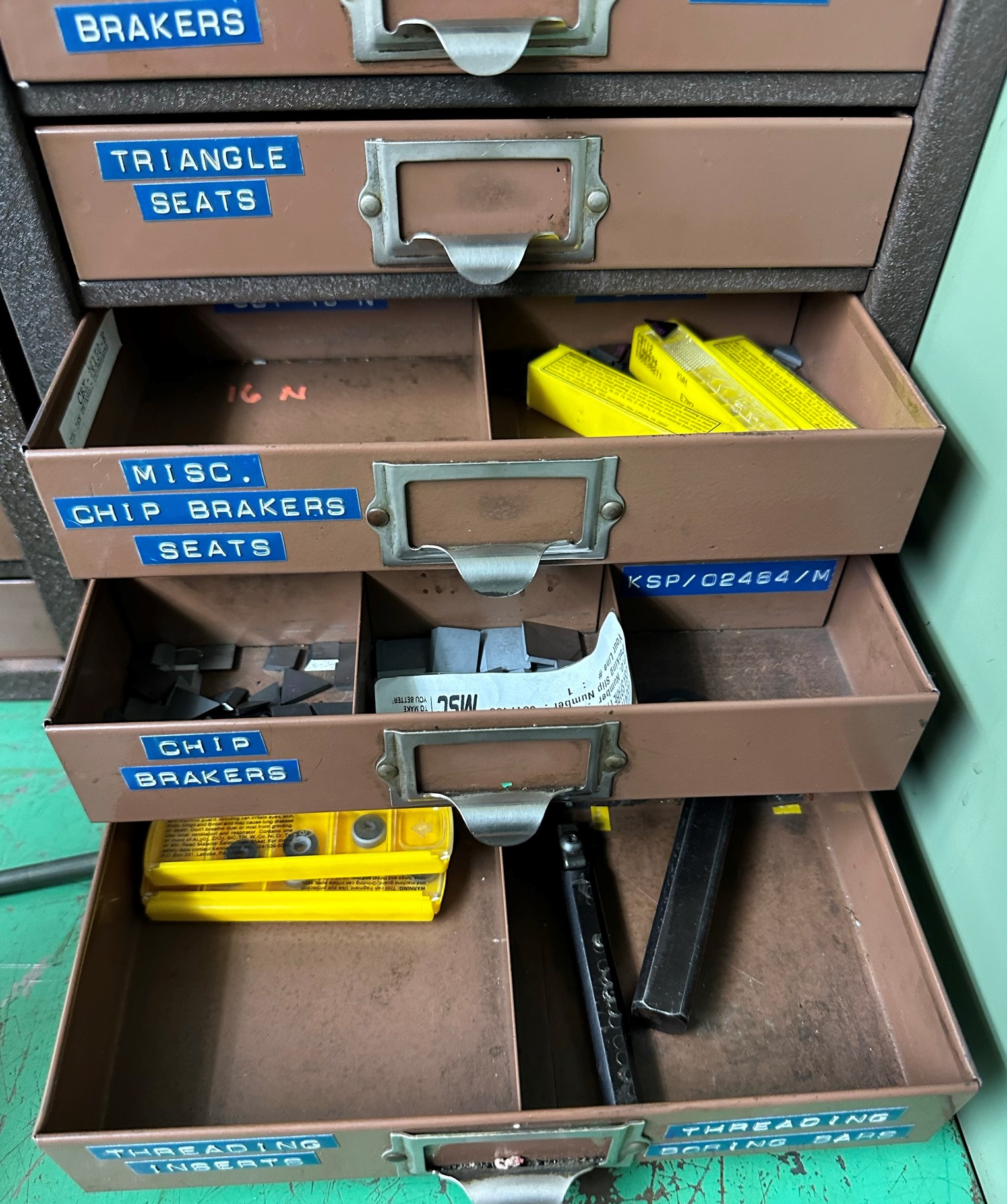 LOT - CAP SCREWS, CARBIDE INSERTS, CENTER DRILLS, TAPS, ETC.-495