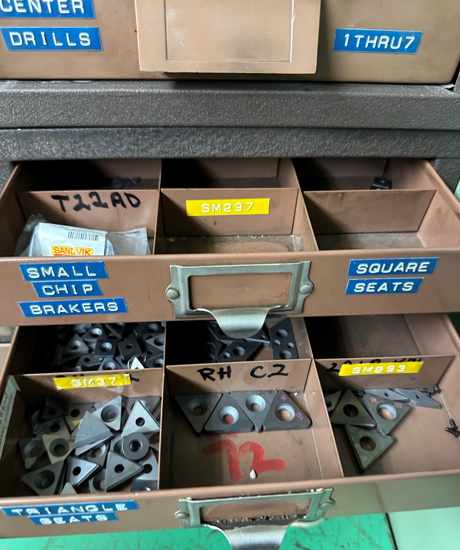 LOT - CAP SCREWS, CARBIDE INSERTS, CENTER DRILLS, TAPS, ETC.-495