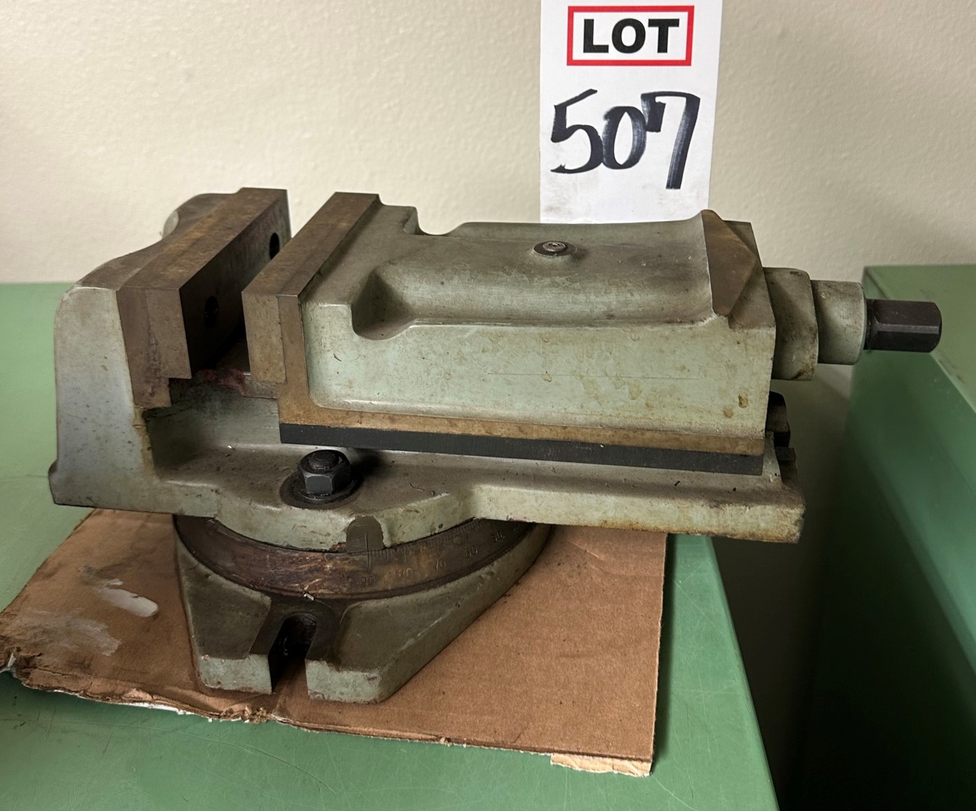 5" MACHINE VISE W/ SWIVEL BASE, NO HANDLE-507