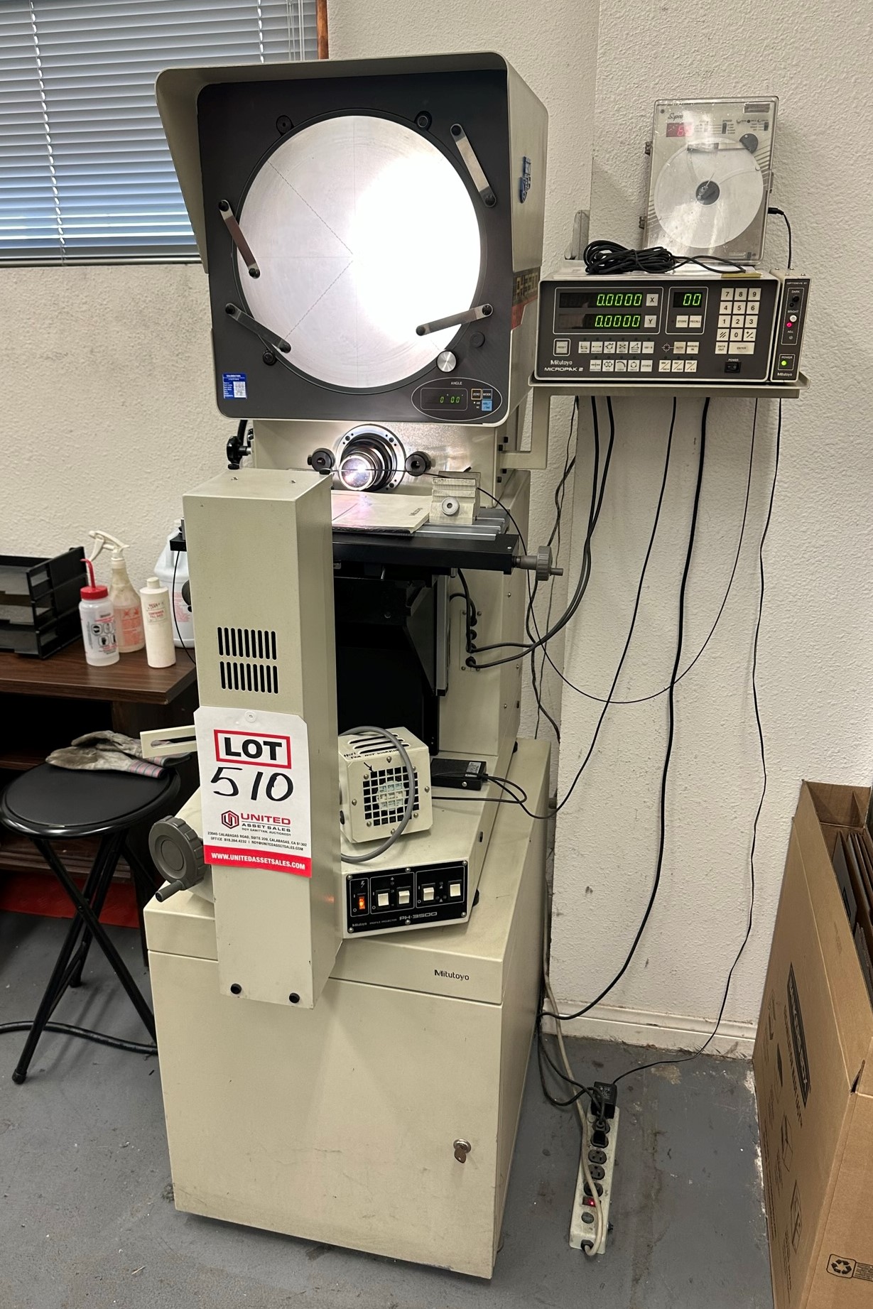 MITUTOYO PH-3500 PROFILE PROJECTOR, W/ MITUTOYO MICROPAK 2 CONTROLS, S/N 172-510
