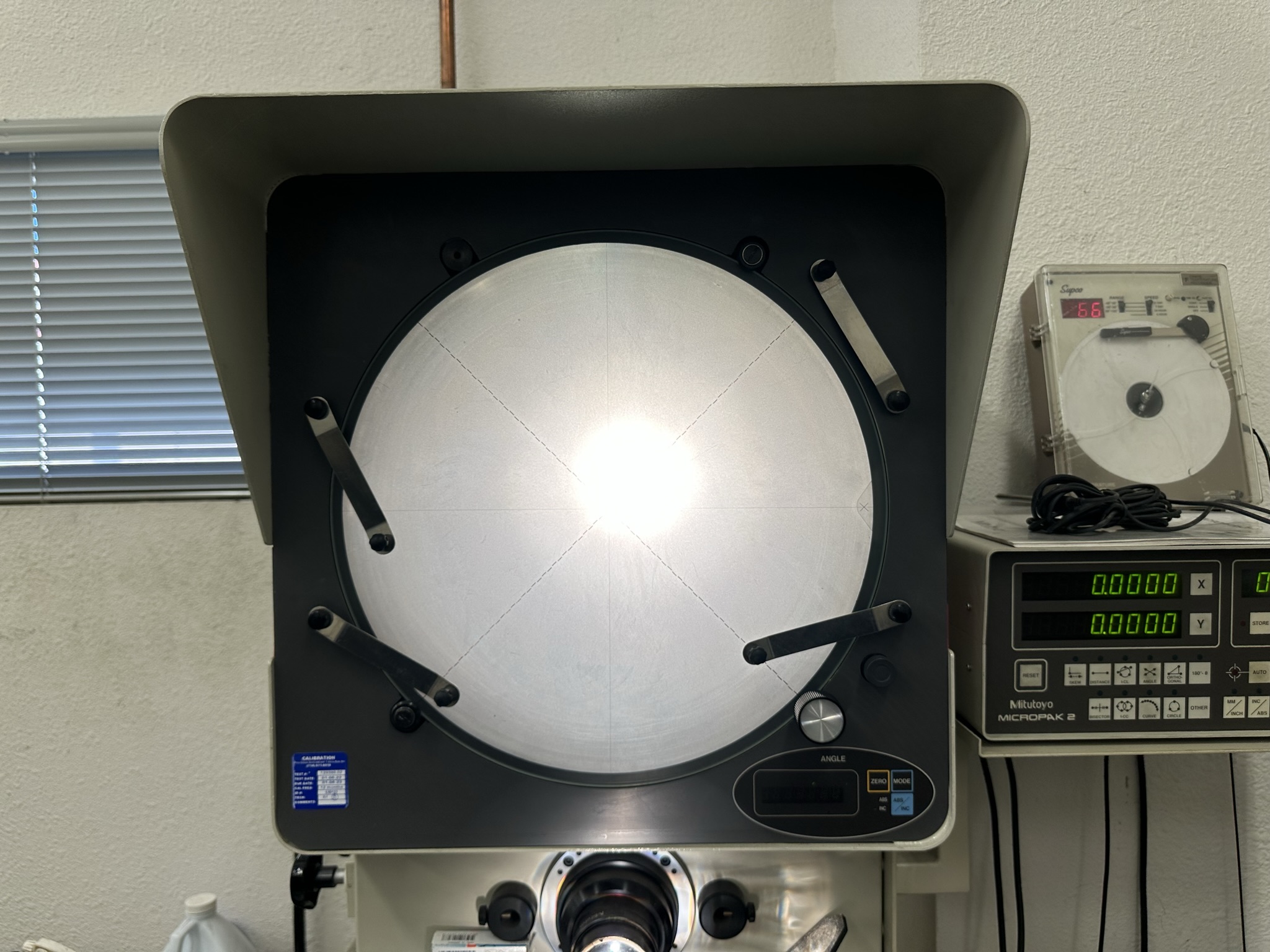 MITUTOYO PH-3500 PROFILE PROJECTOR, W/ MITUTOYO MICROPAK 2 CONTROLS, S/N 172-510