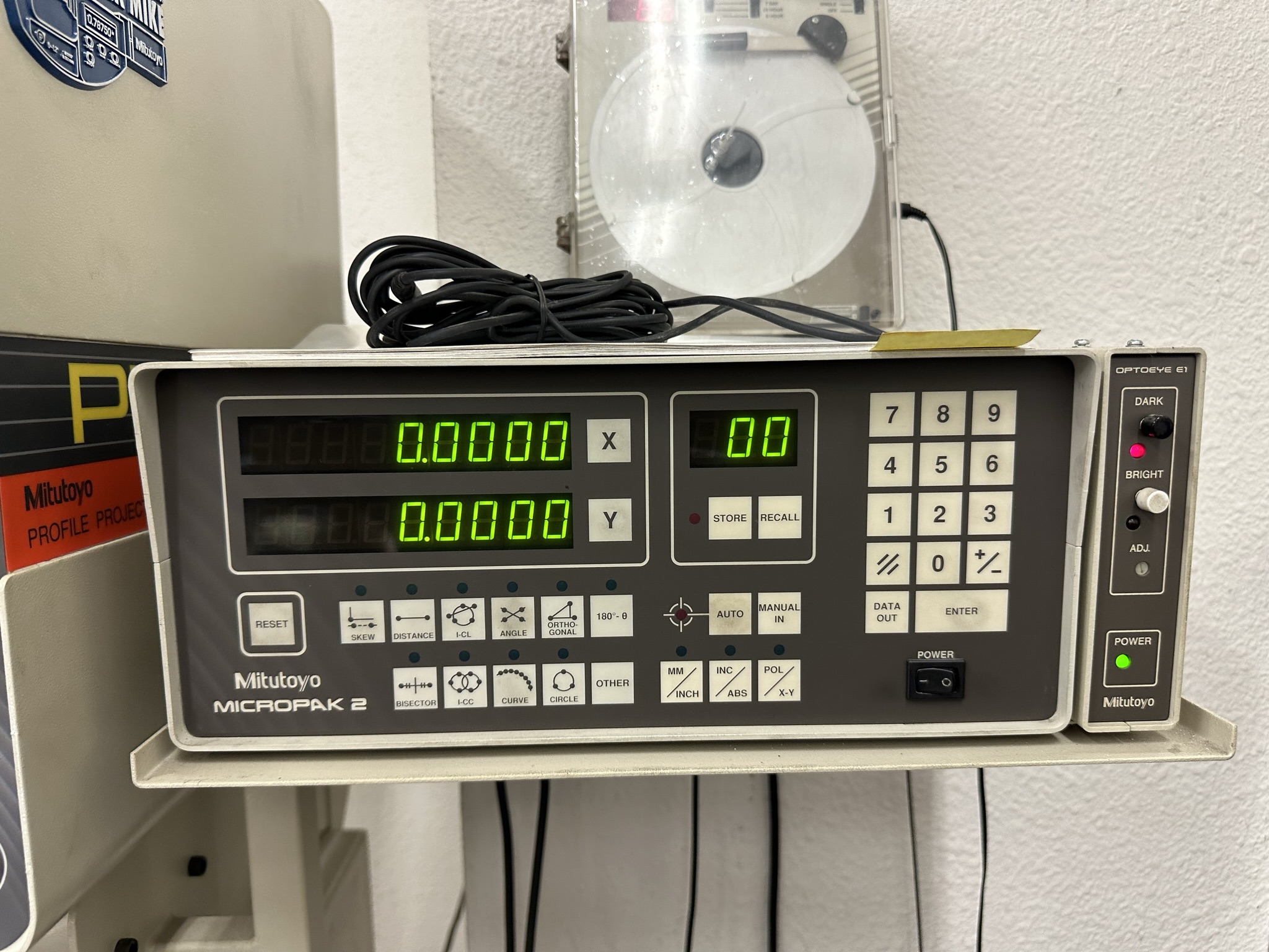 MITUTOYO PH-3500 PROFILE PROJECTOR, W/ MITUTOYO MICROPAK 2 CONTROLS, S/N 172-510