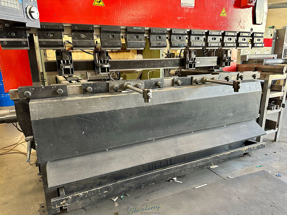 1982 AMADA 8 ft PRESS BRAKE MODEL RG 8025 8 ft X 80 TON CAPACITY NC9 EX II CNC CONTROL S N 804947-33