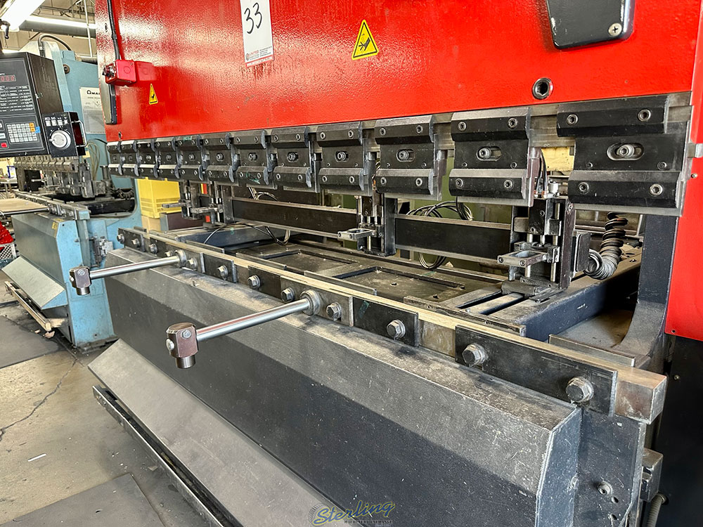 1982 AMADA 8 ft PRESS BRAKE MODEL RG 8025 8 ft X 80 TON CAPACITY NC9 EX II CNC CONTROL S N 804947-33