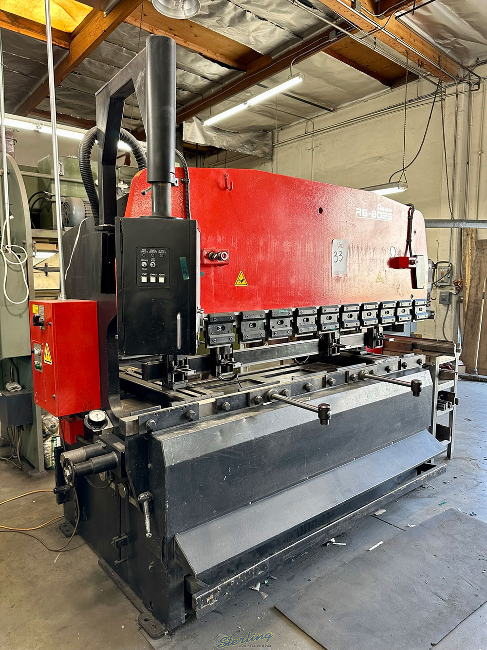 1982 AMADA 8 ft PRESS BRAKE MODEL RG 8025 8 ft X 80 TON CAPACITY NC9 EX II CNC CONTROL S N 804947-33