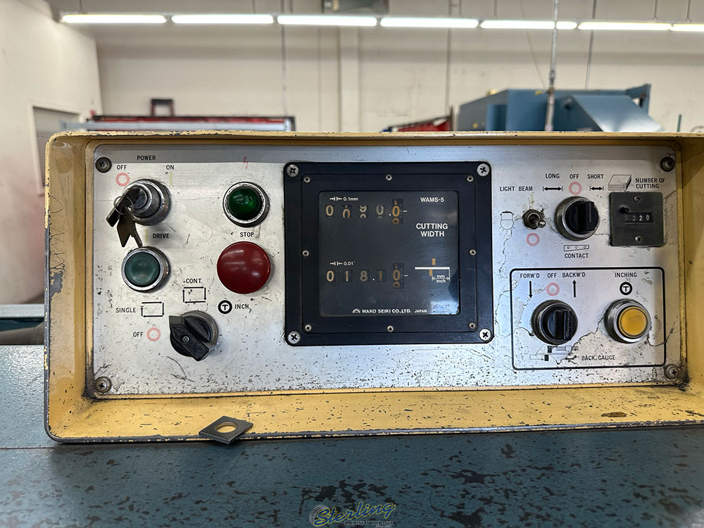 AMADA SHEAR MODEL M 1232 1 8inch X 4 ft CAPACITY 27inch SQUARING ARM S N 1230914-35