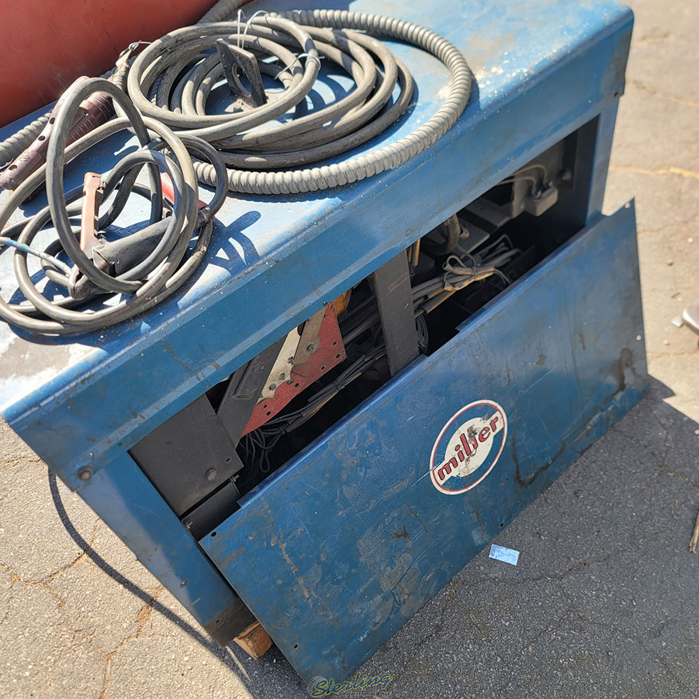 MILLER DIALARC HF AC DC GAS TUNGSTEN WELDING POWER SOURCE S N HJ131849 NOT IN SERVICE   MAY NEED WORK-42B