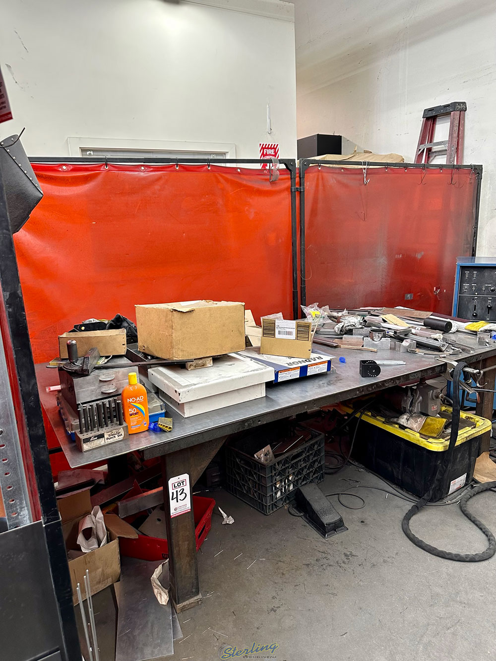 LOT   (2) WELDING CURTAINS: (1) CONTINUOUS CURTAIN ON (3) FRAMES AND (1) CONTINUOUS CURTAIN ON (2) FRAMES-44