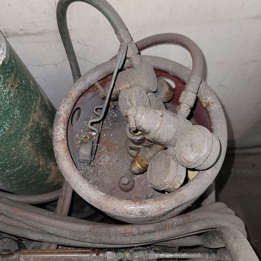 LOT   OXY ACETYLENE CART W  TANKS TORCH REGULATORS-45