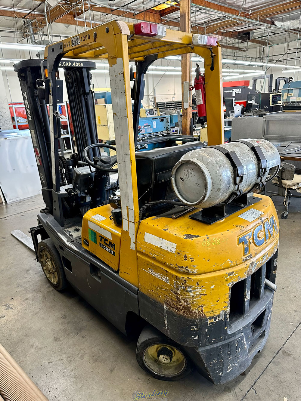 TCM LPG FORKLIFT MODEL FCG25T7T 4300 LB CAPACITY SIDE SHIFT 3 STAGE MAST SOLID TIRES LOAD LIGHTS 04321 HOURS S N A15G05135 (DELAYED PICKUP UNTIL JULY 24 2023)-46
