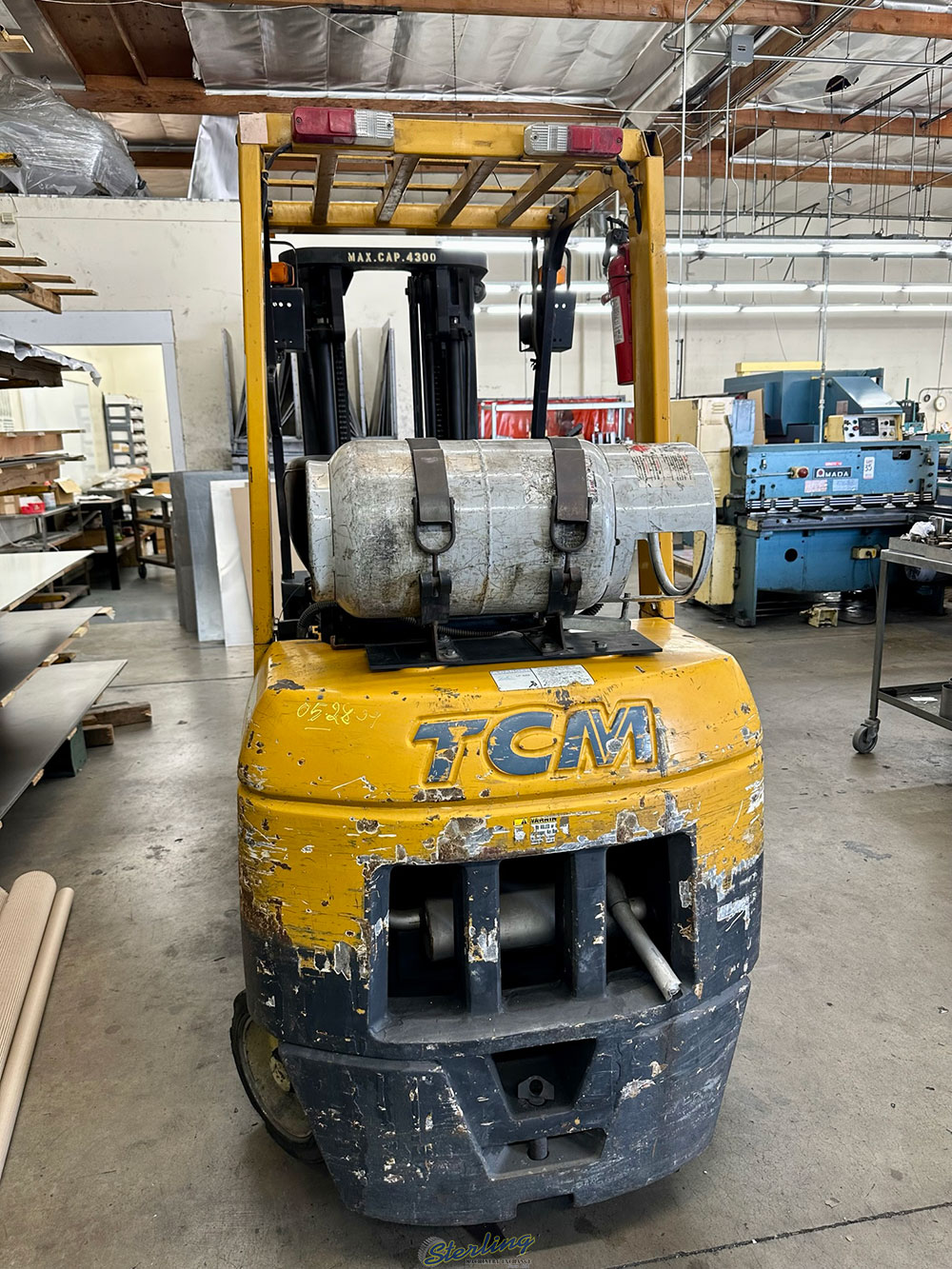 TCM LPG FORKLIFT MODEL FCG25T7T 4300 LB CAPACITY SIDE SHIFT 3 STAGE MAST SOLID TIRES LOAD LIGHTS 04321 HOURS S N A15G05135 (DELAYED PICKUP UNTIL JULY 24 2023)-46