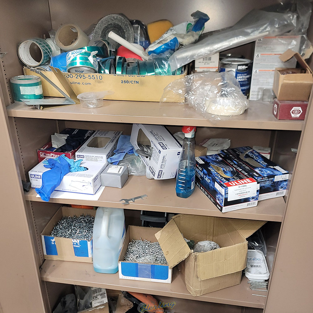 LOT   CONTENTS ONLY OF 2 DOOR STORAGE CABINET TO INCLUDE: PNEUMATIC RIVET SETTERS RIVETS MISC. HARDWARE-125